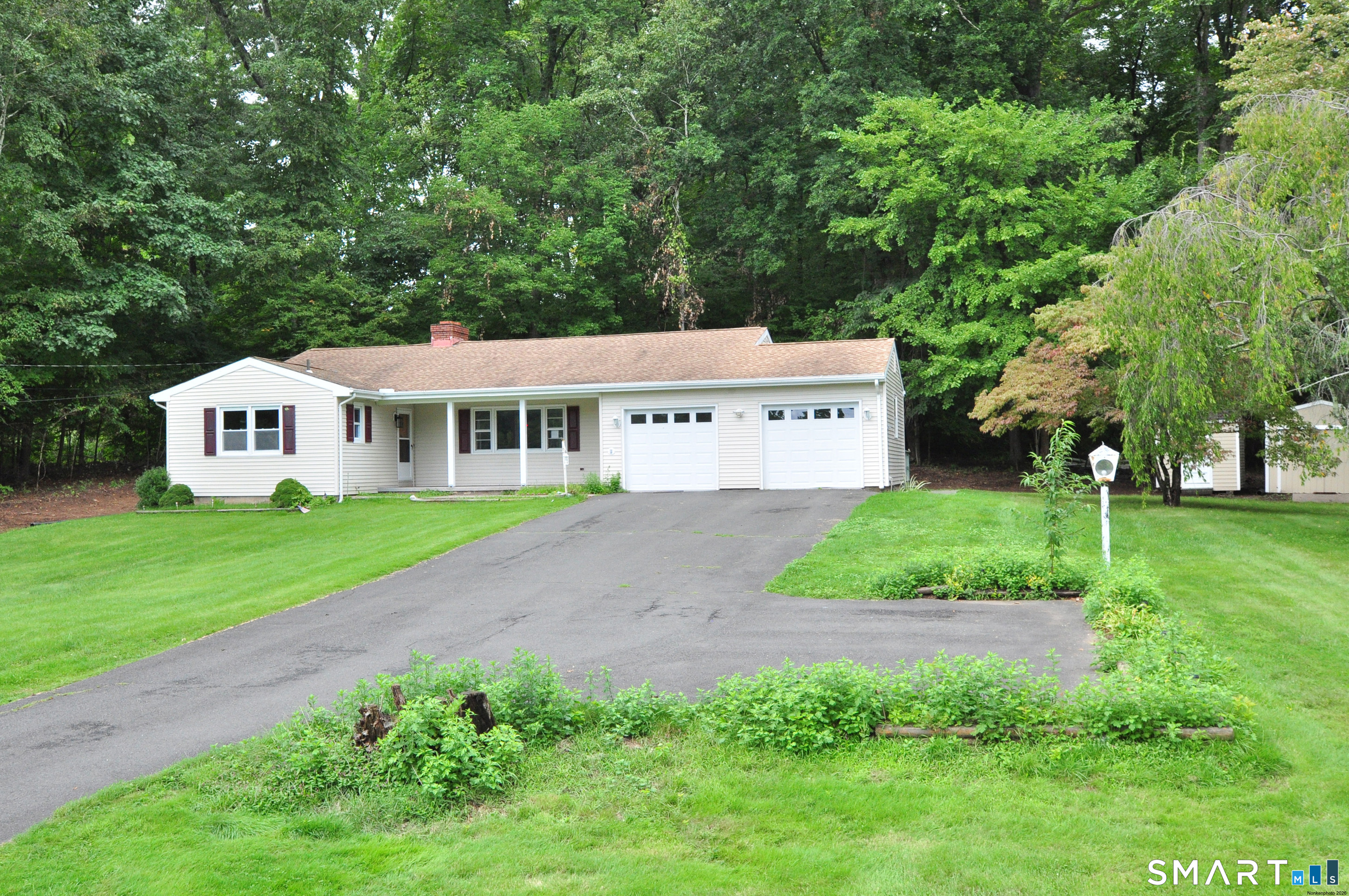 84 Holcomb Street Property Photo 3