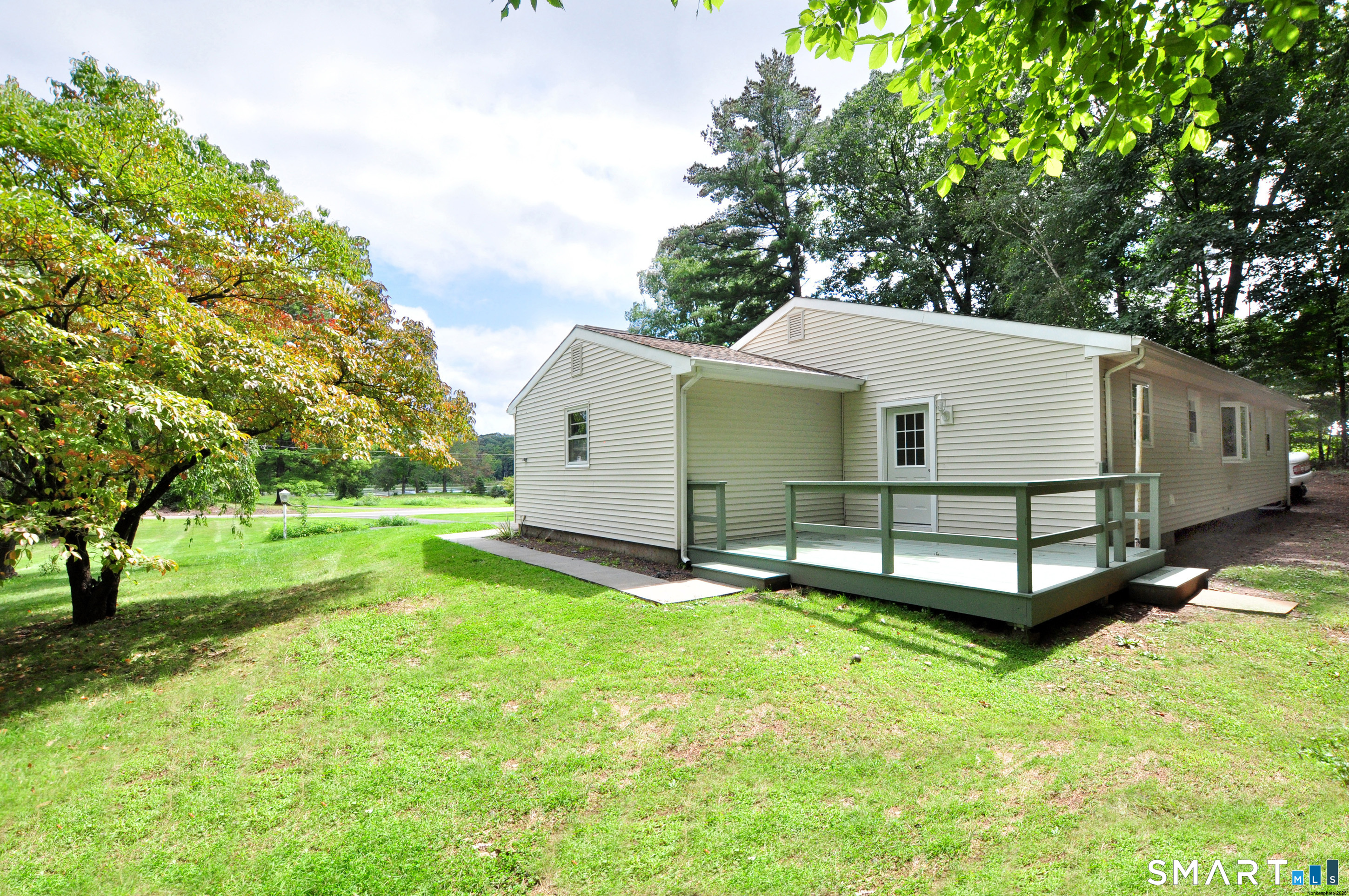 84 Holcomb Street Property Photo 4