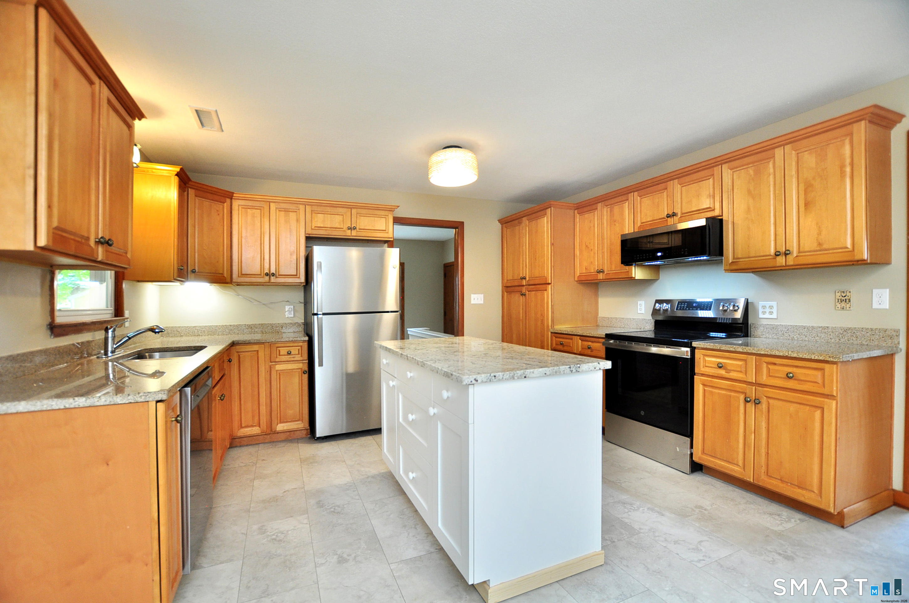 84 Holcomb Street Property Photo 22