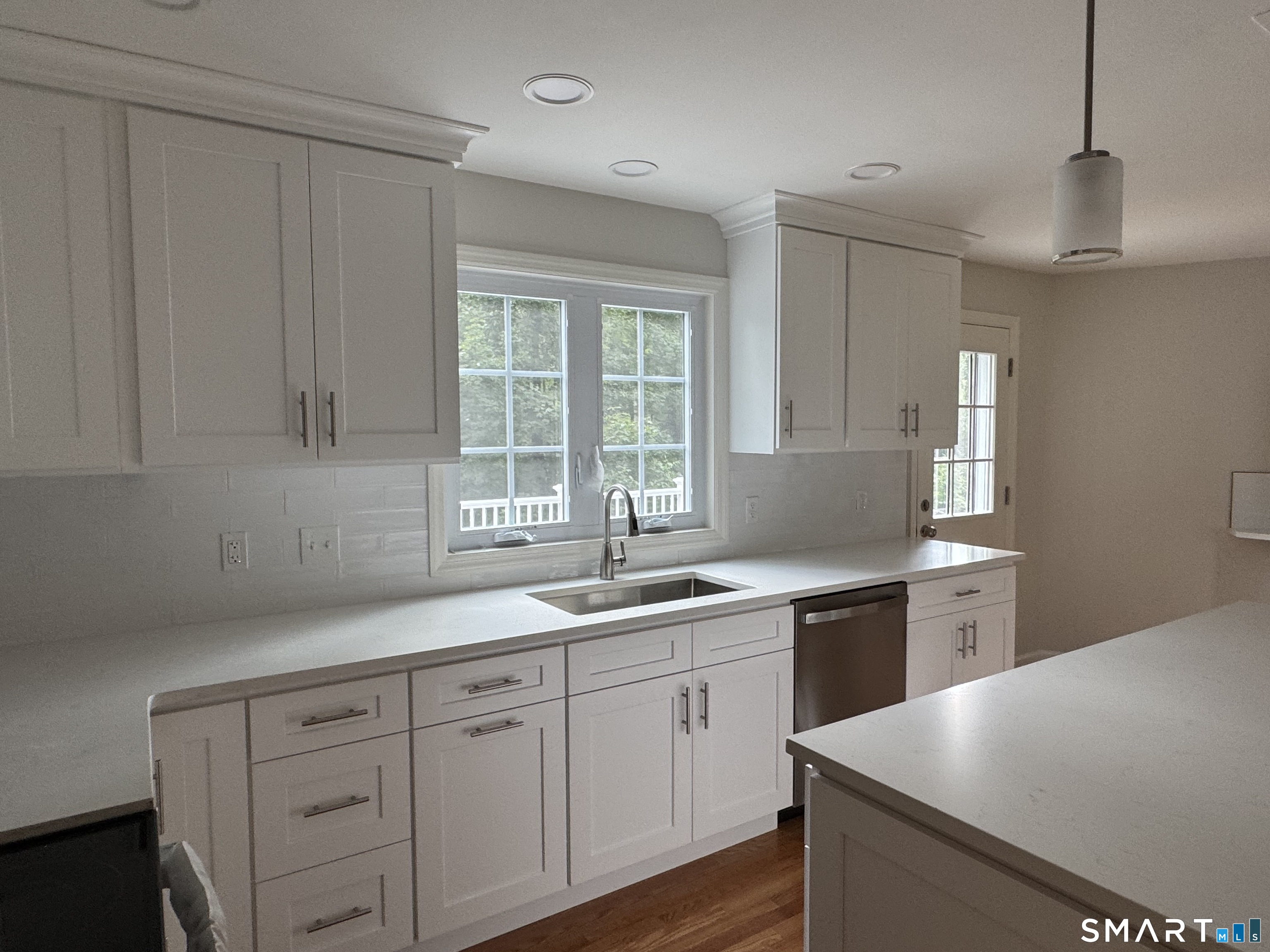 4672 Congress Street Property Photo 6