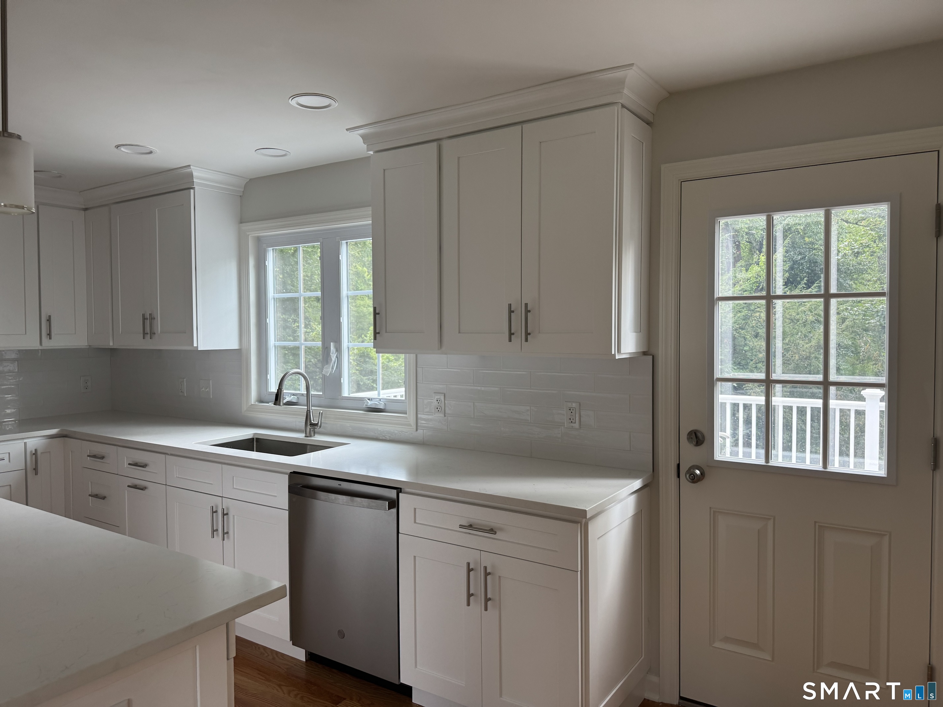 4672 Congress Street Property Photo 8