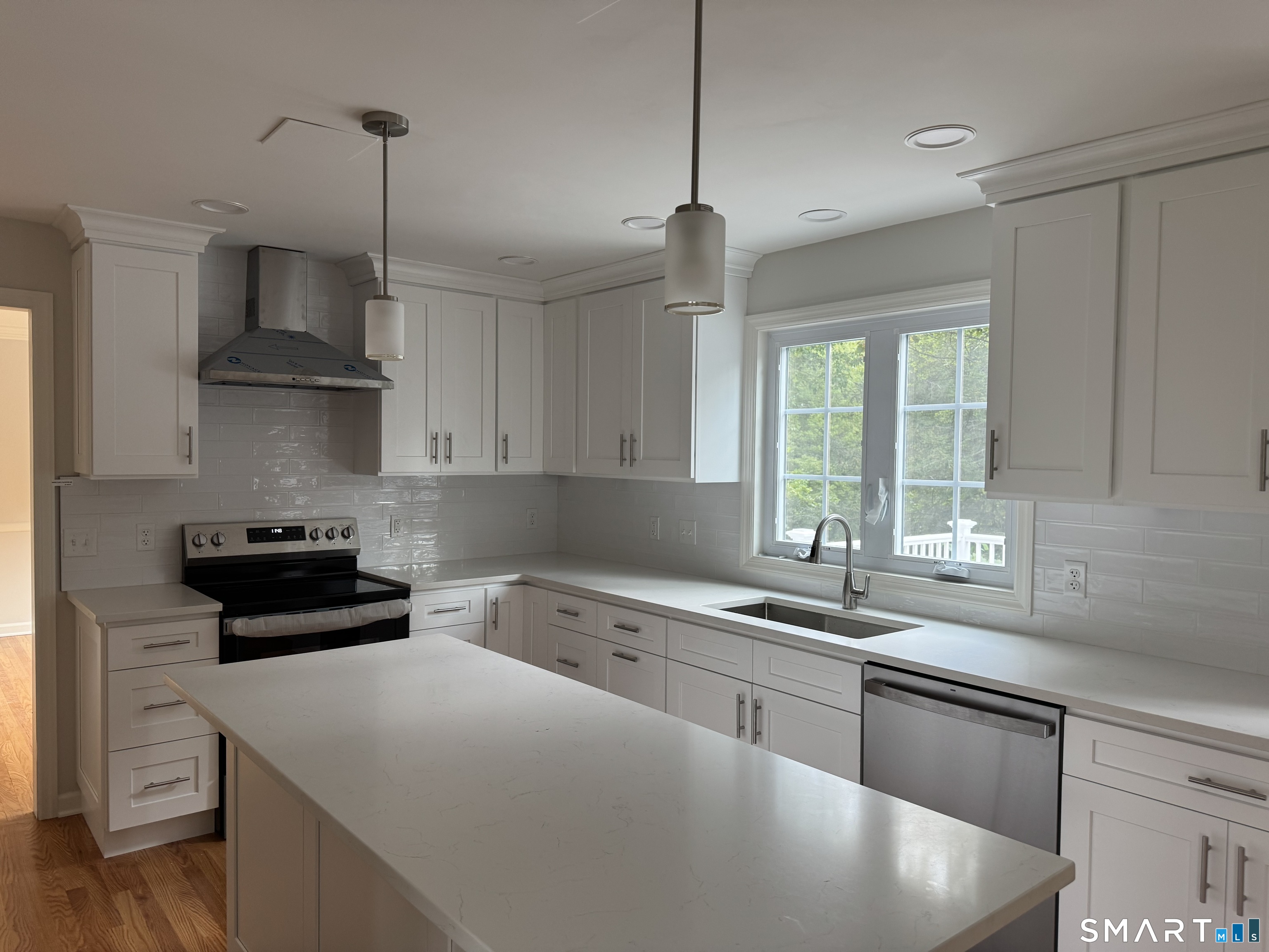 4672 Congress Street Property Photo 9