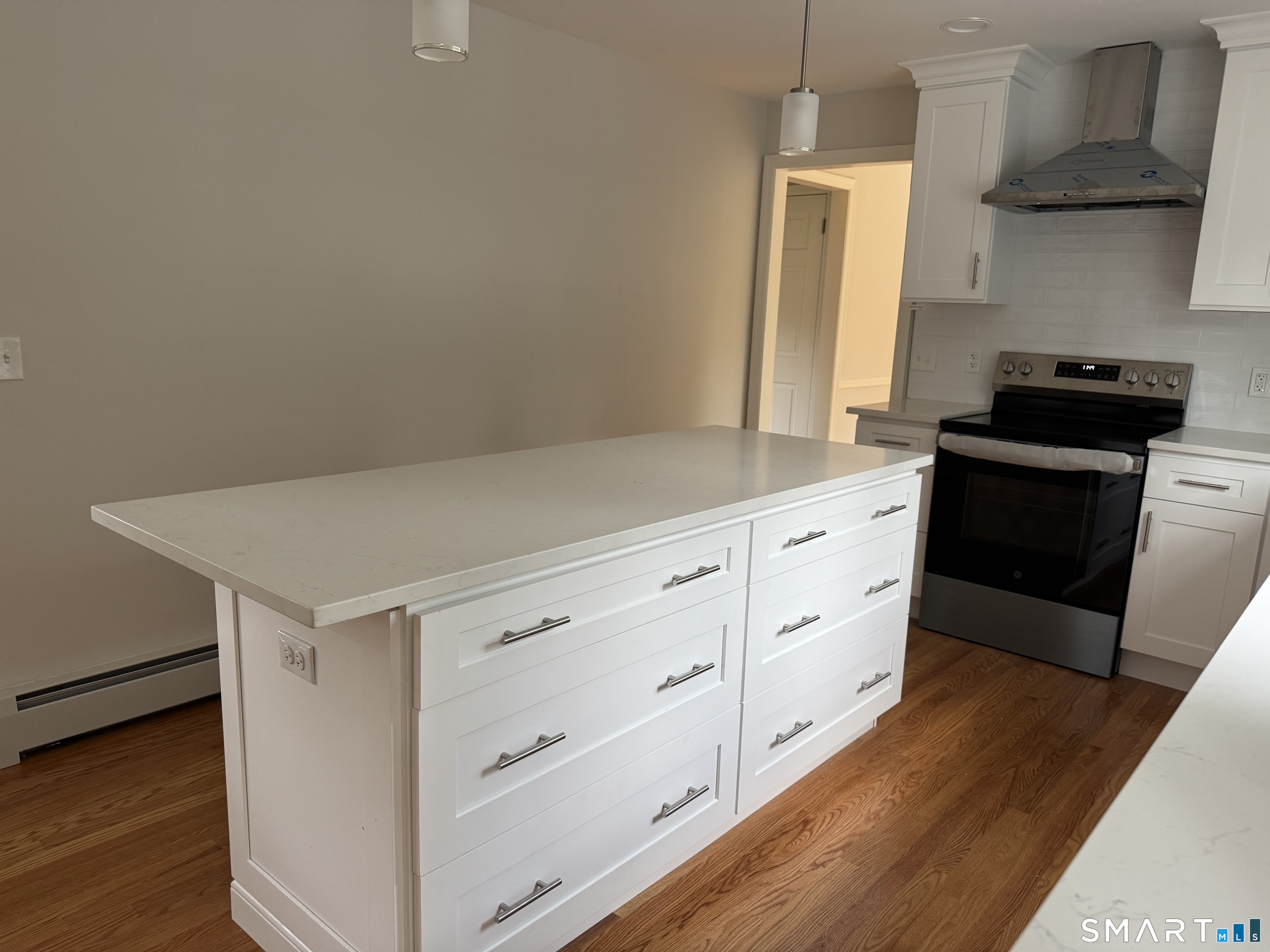 4672 Congress Street Property Photo 10