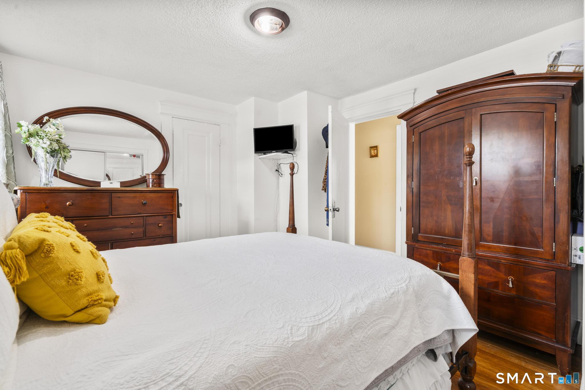 30 Edwin Avenue Property Photo 15