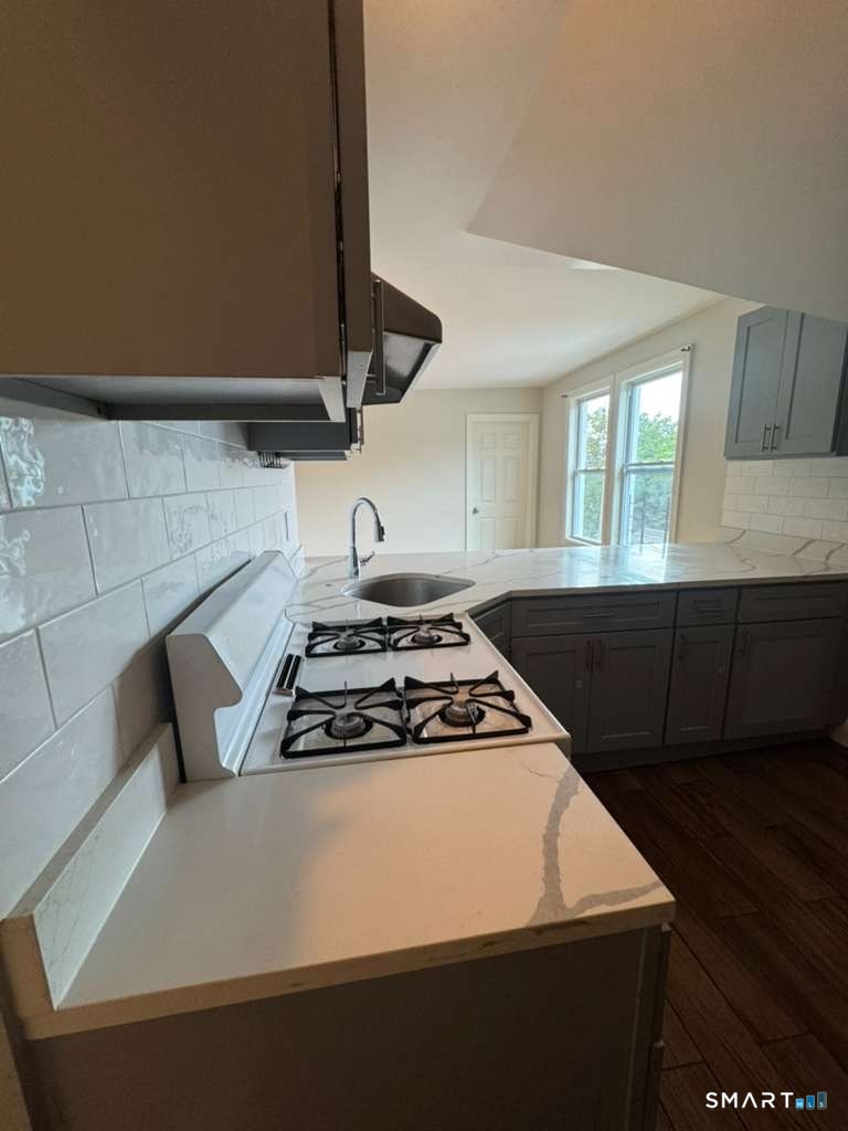 161 Edgewood Avenue Property Photo 3
