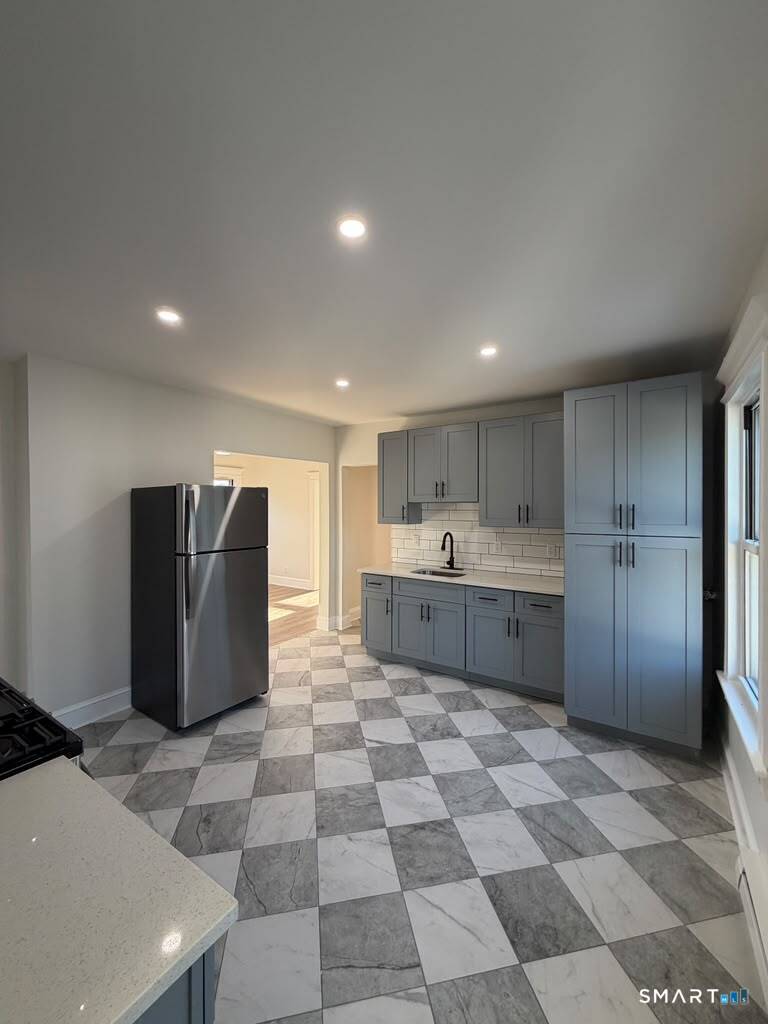 264 Clover 2nd Fl. Street Property Photo 6