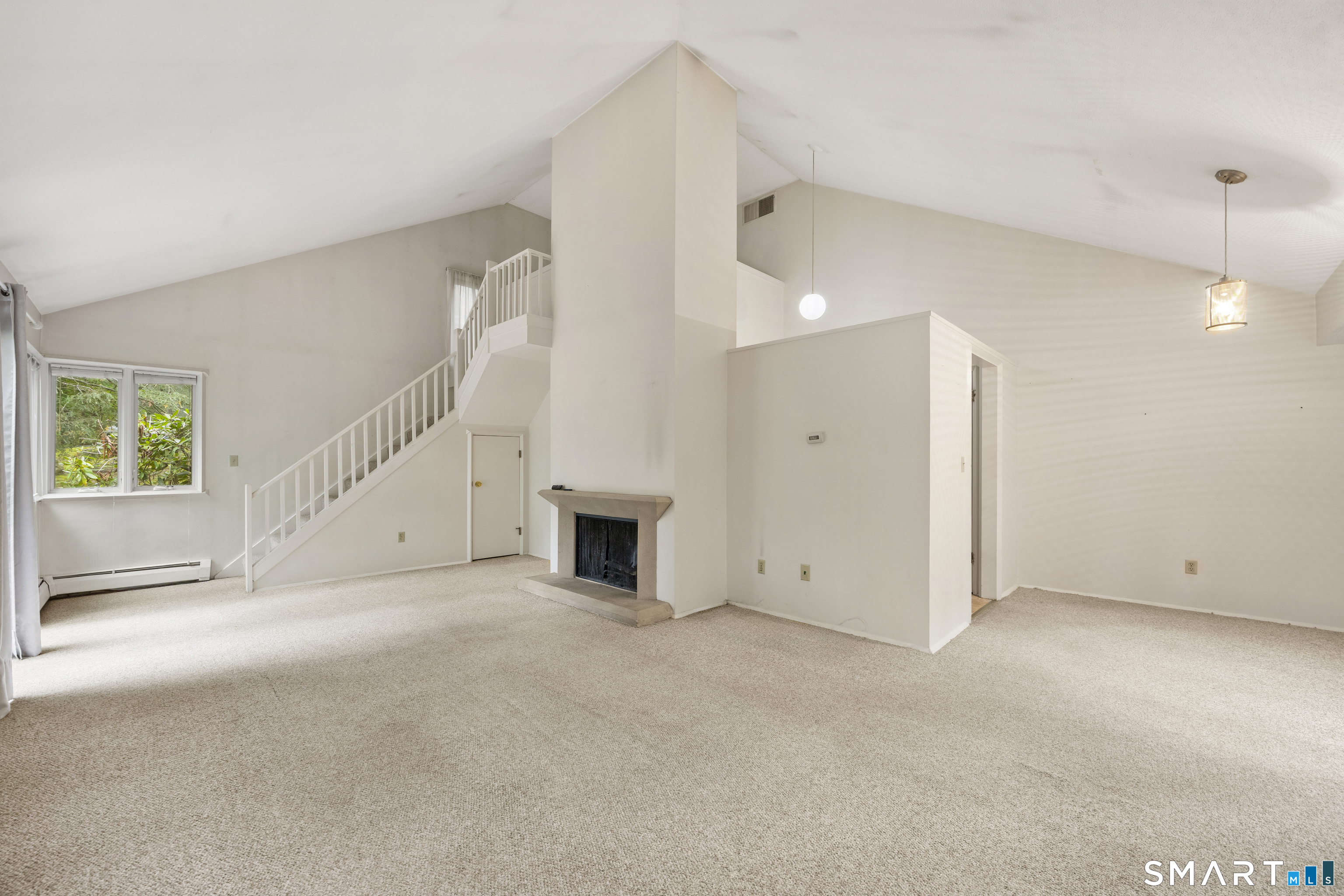 2 Earls F Court Property Photo 3