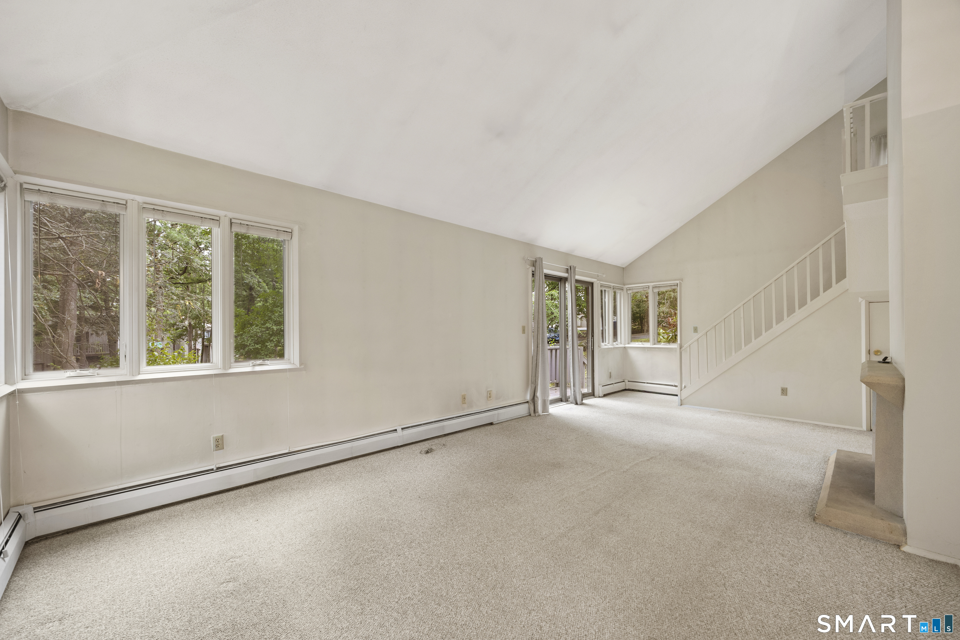 2 Earls F Court Property Photo 4