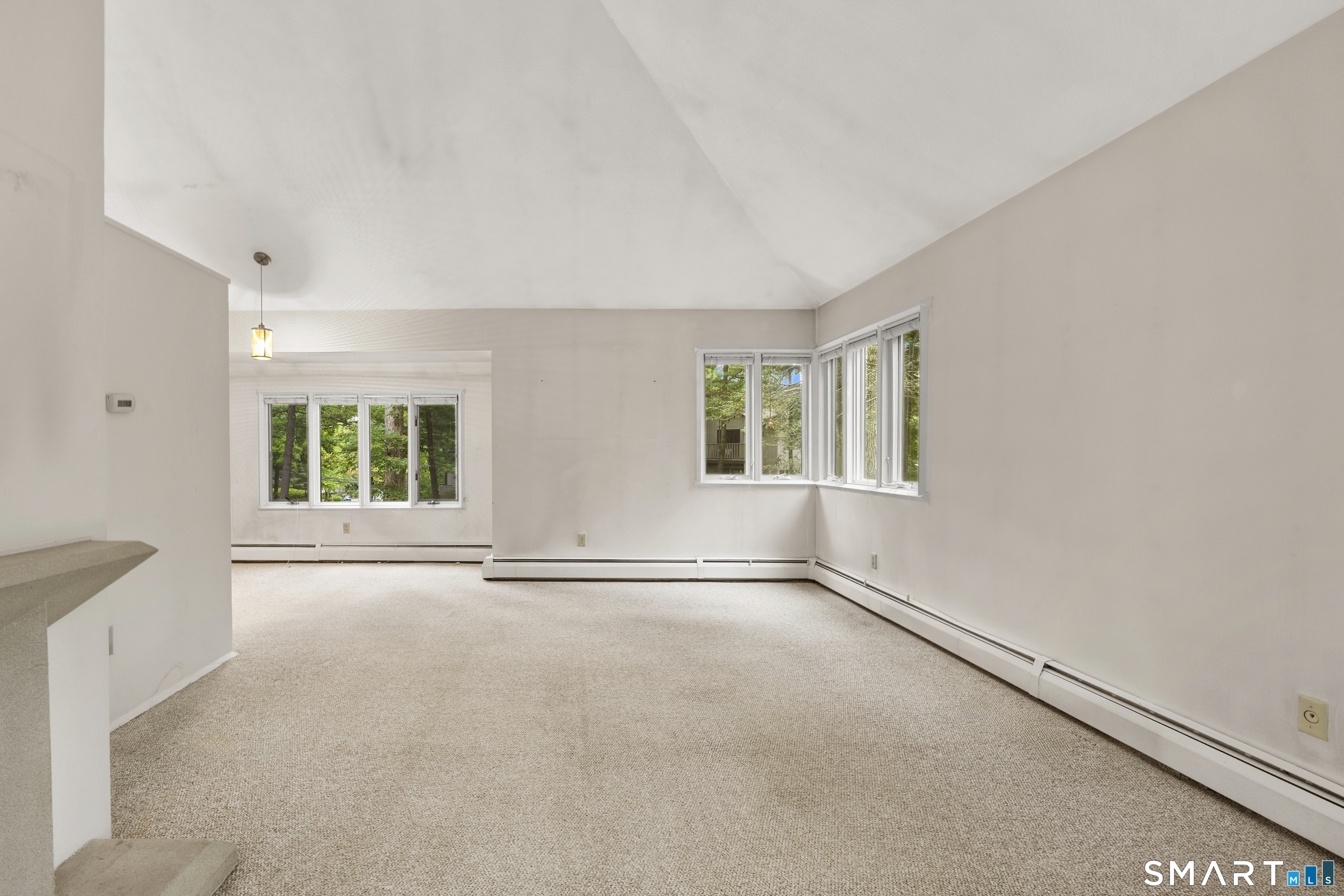 2 Earls F Court Property Photo 6