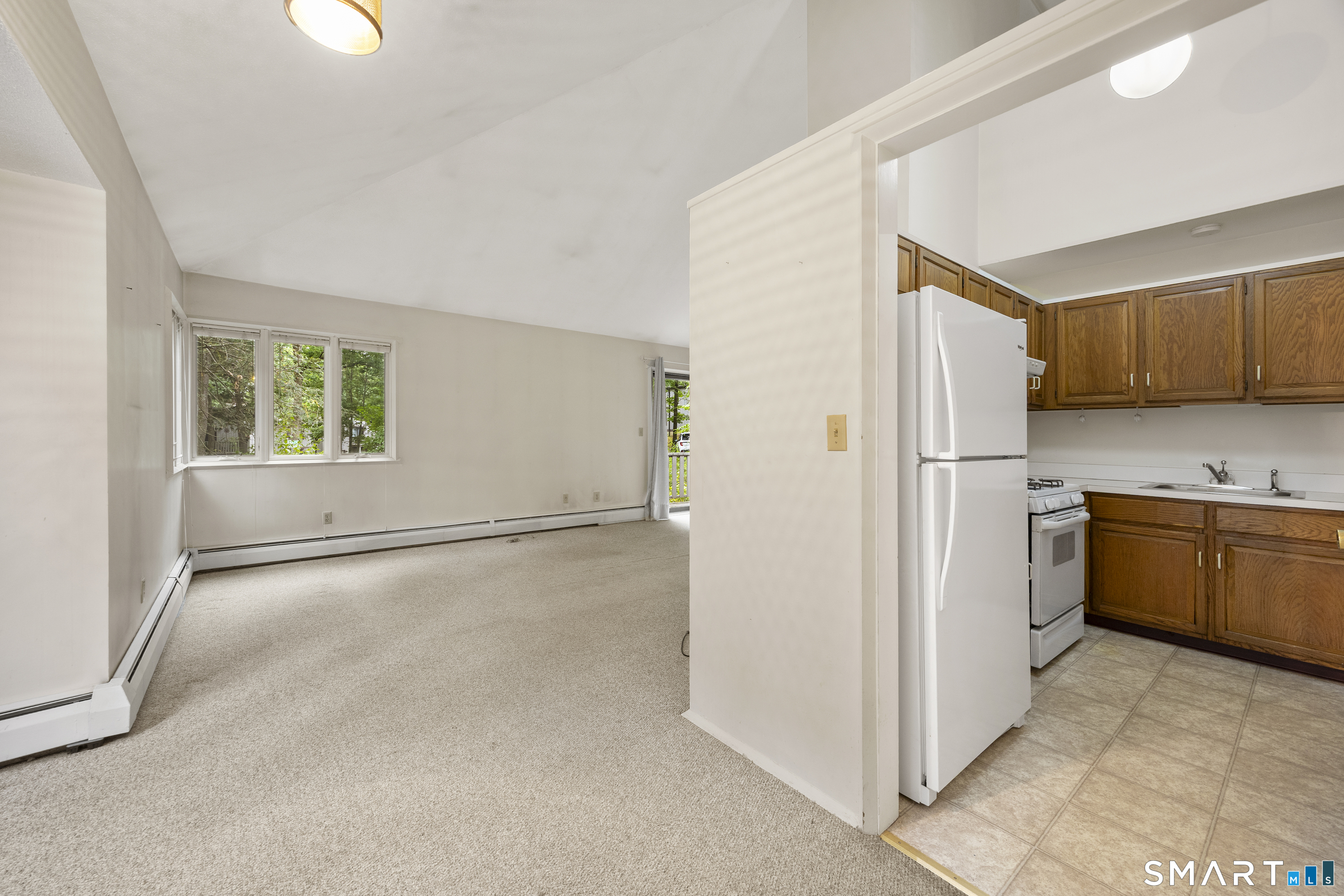 2 Earls F Court Property Photo 7
