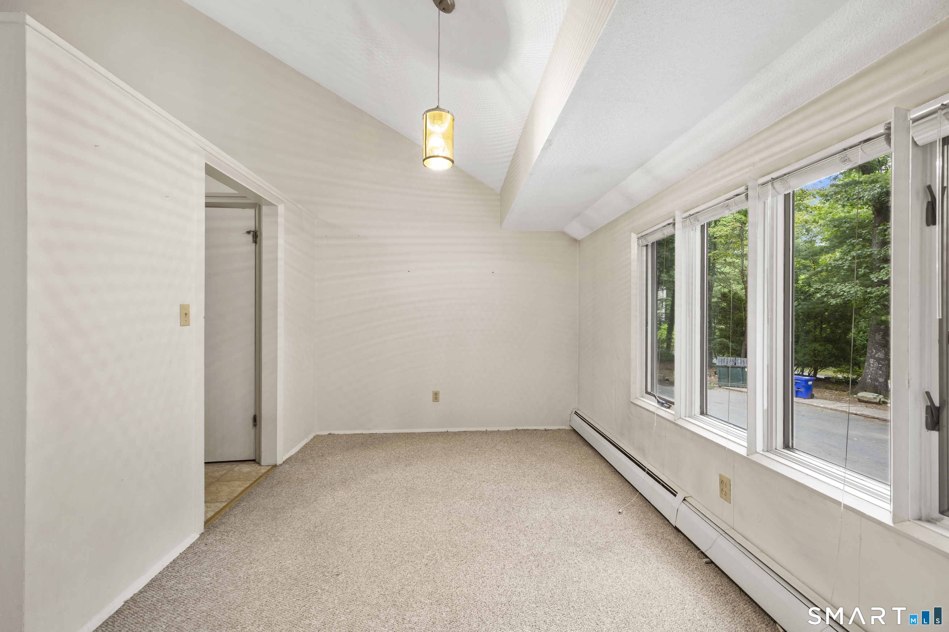 2 Earls F Court Property Photo 10