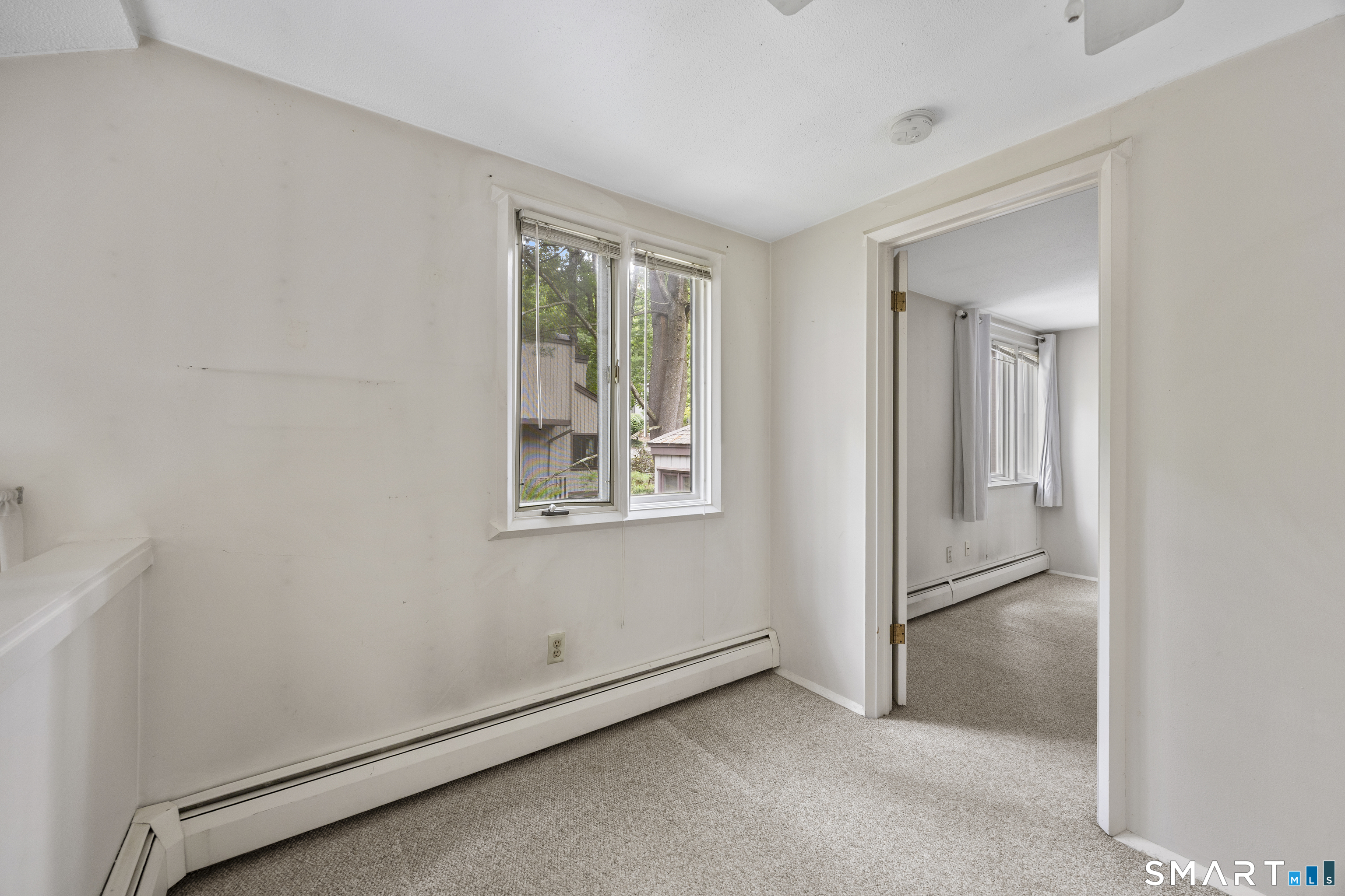 2 Earls F Court Property Photo 12