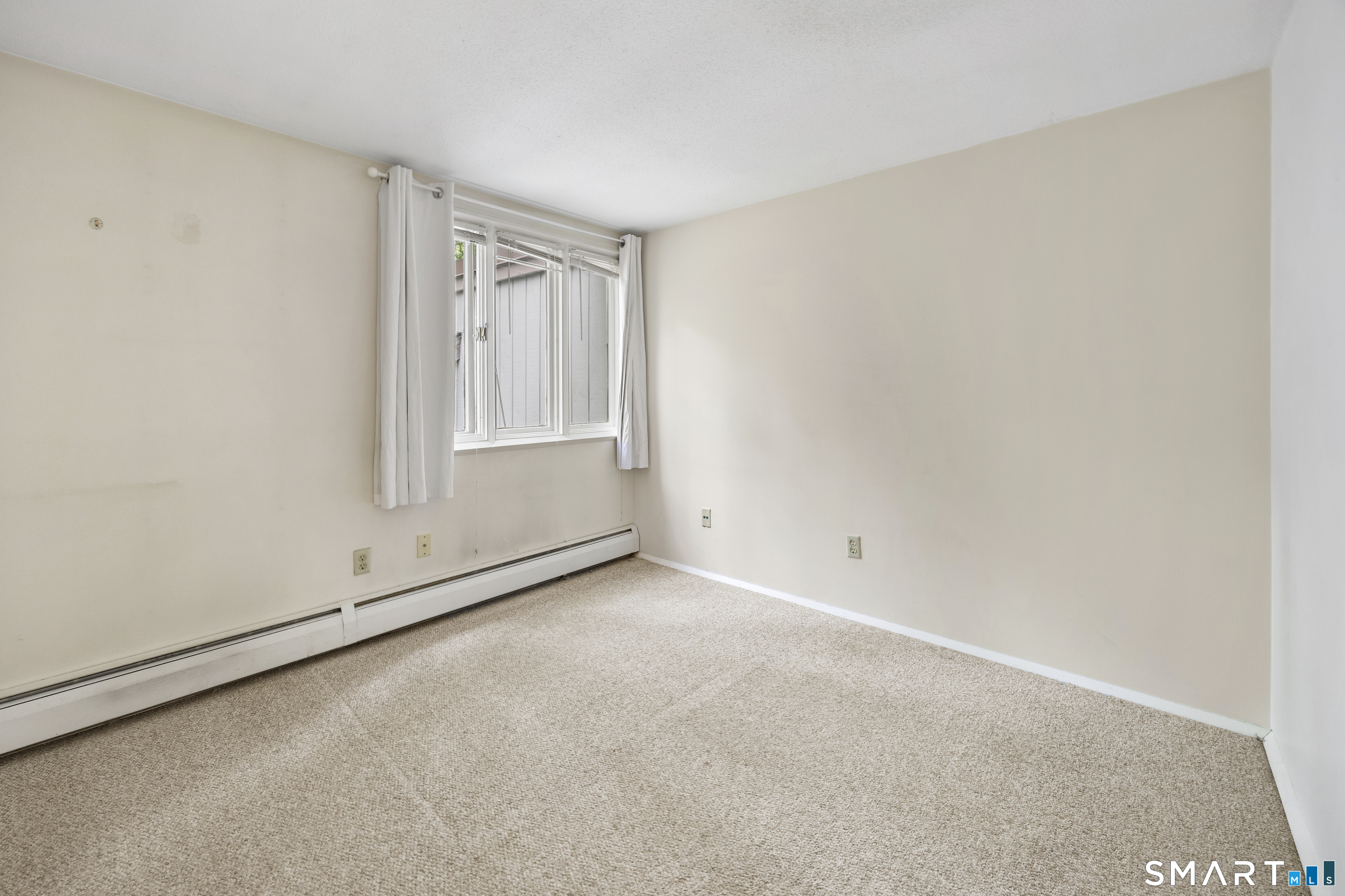 2 Earls F Court Property Photo 16