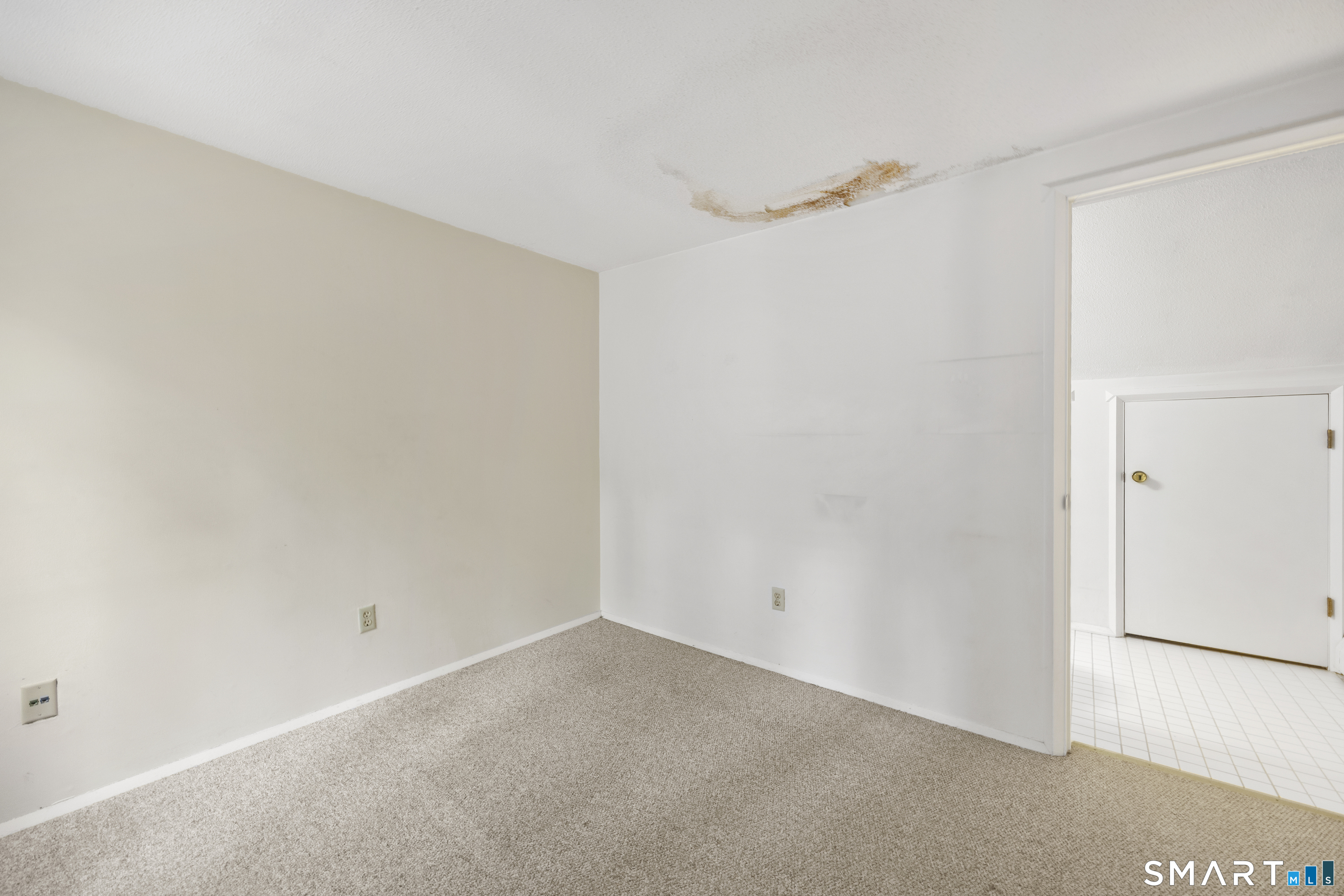 2 Earls F Court Property Photo 17