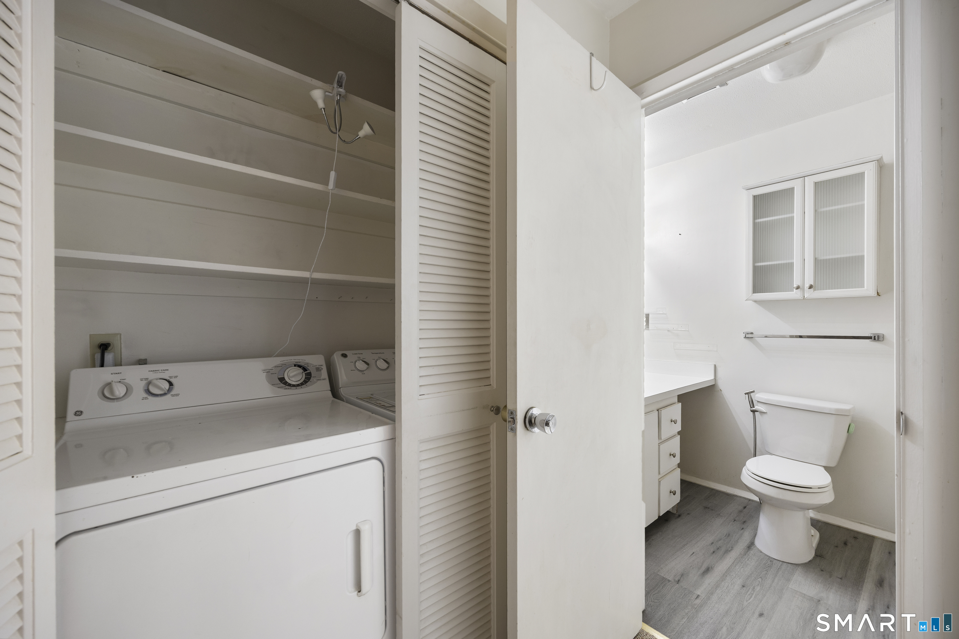 2 Earls F Court Property Photo 19