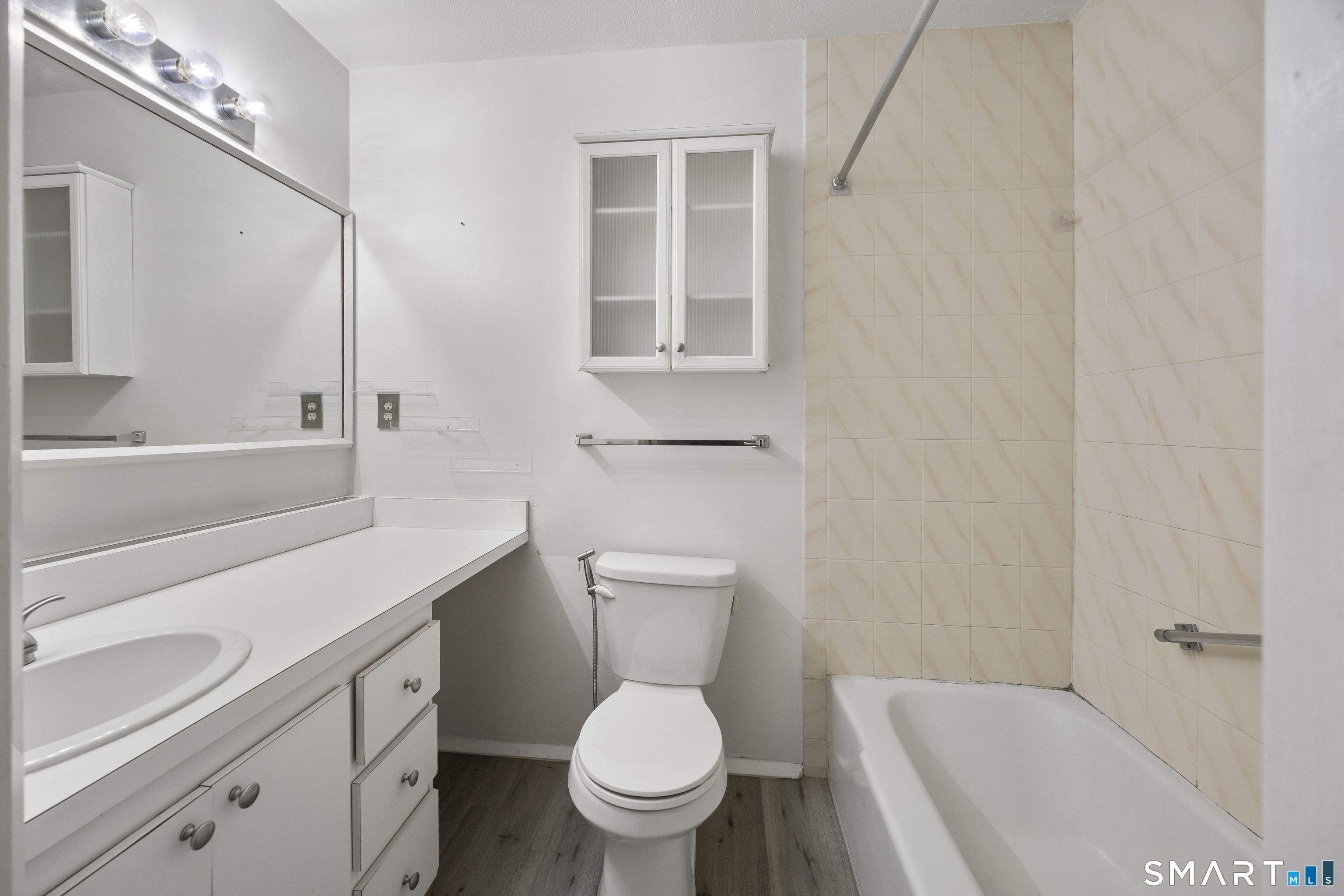 2 Earls F Court Property Photo 20