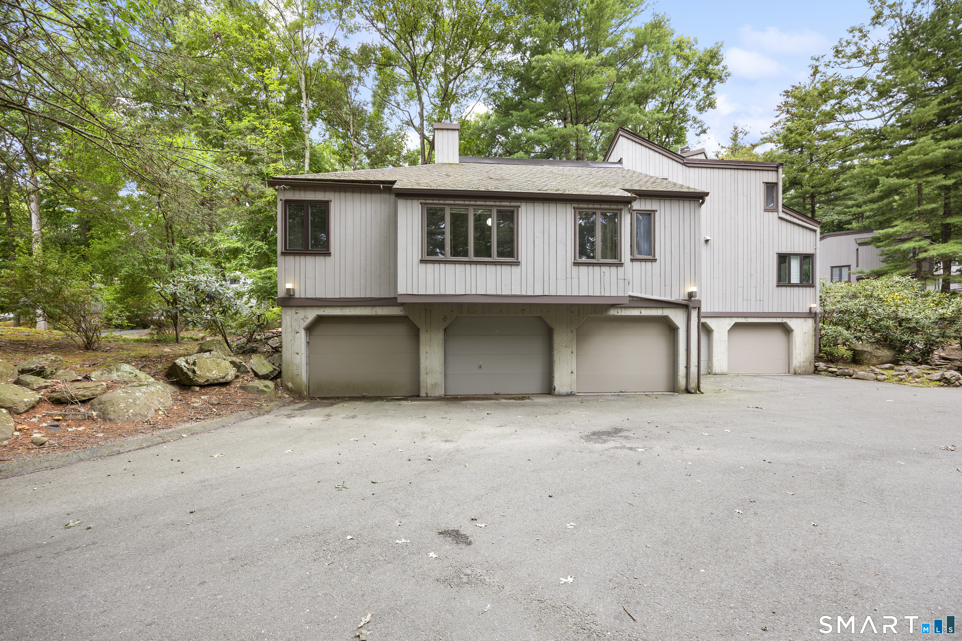 2 Earls F Court Property Photo 25