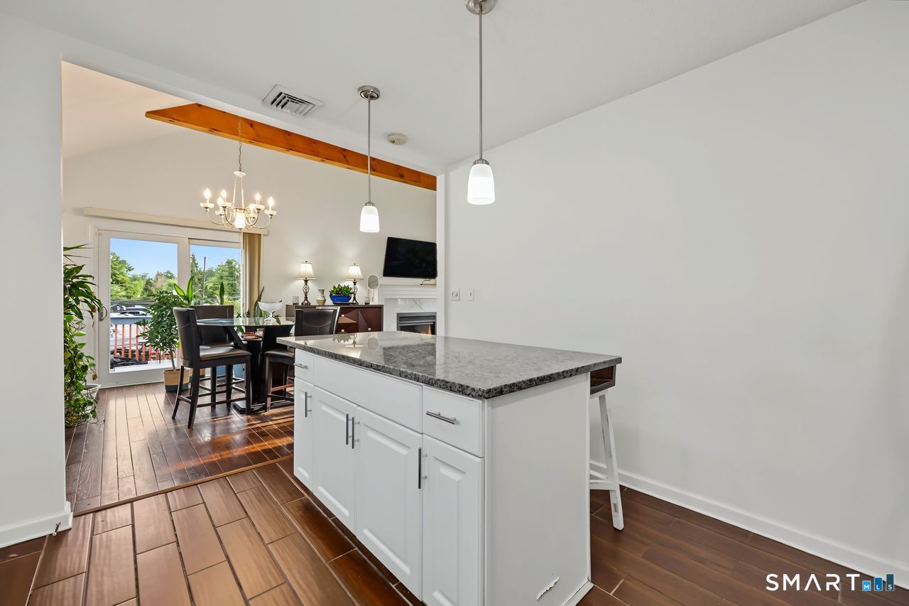 914 Longbrook Avenue Property Photo 8