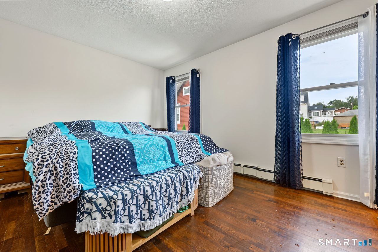 914 Longbrook Avenue Property Photo 15