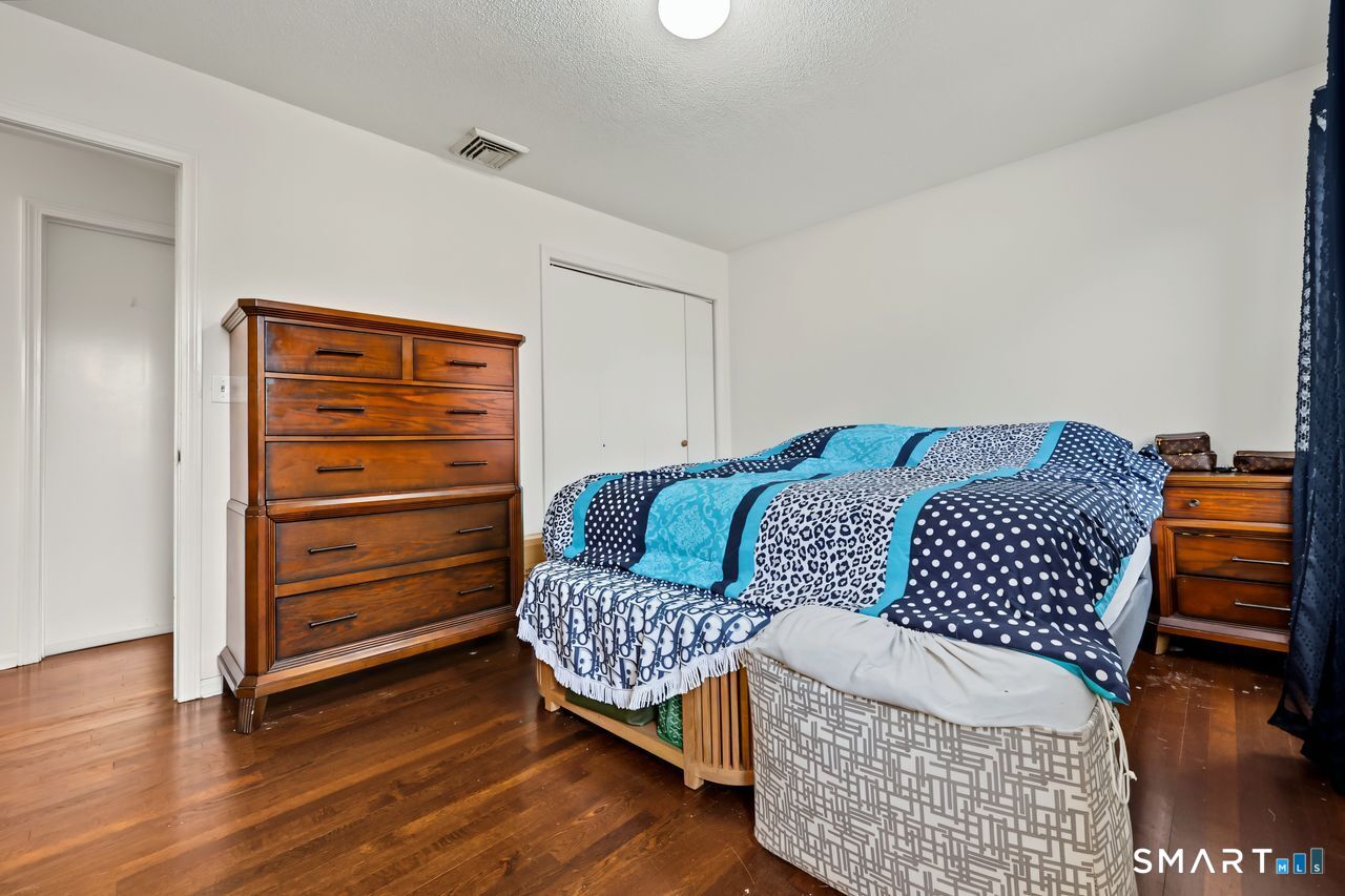914 Longbrook Avenue Property Photo 16