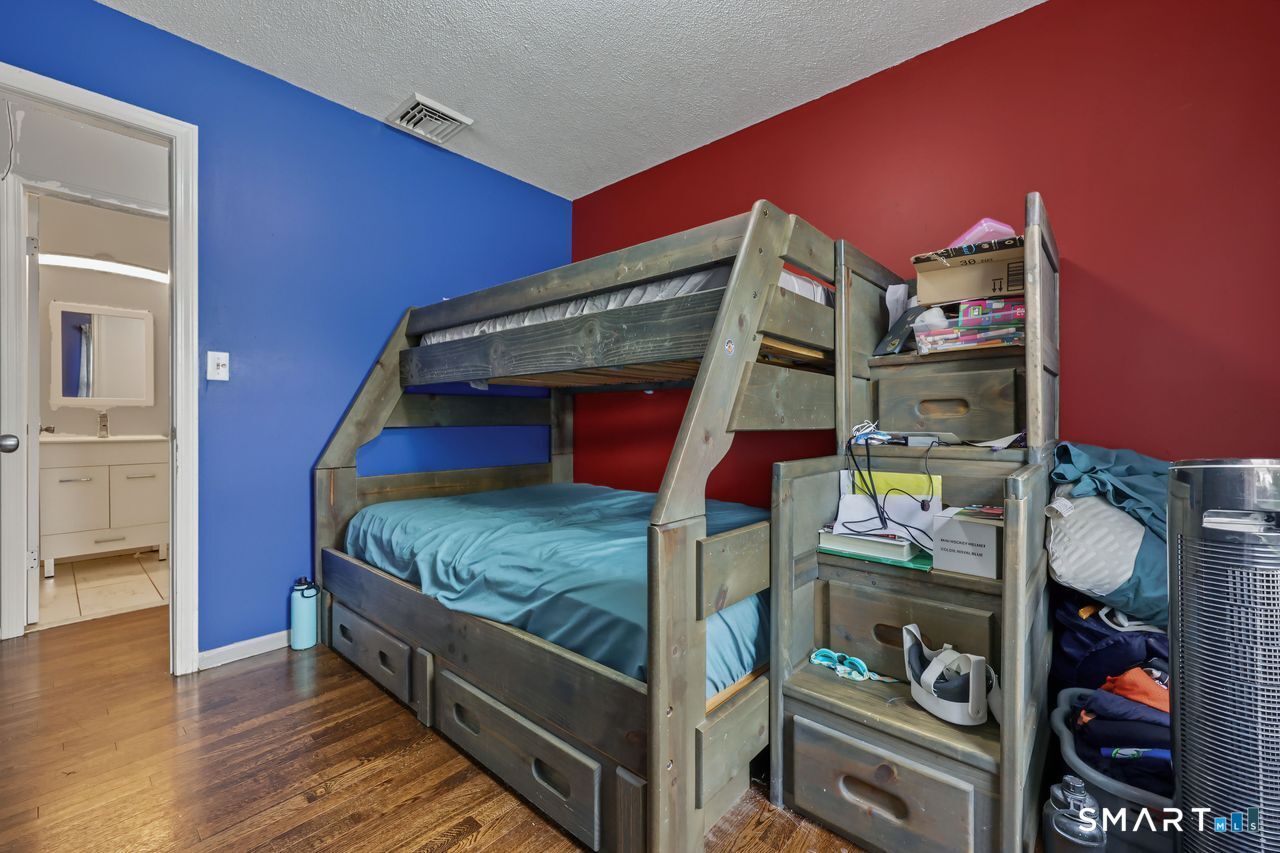 914 Longbrook Avenue Property Photo 20