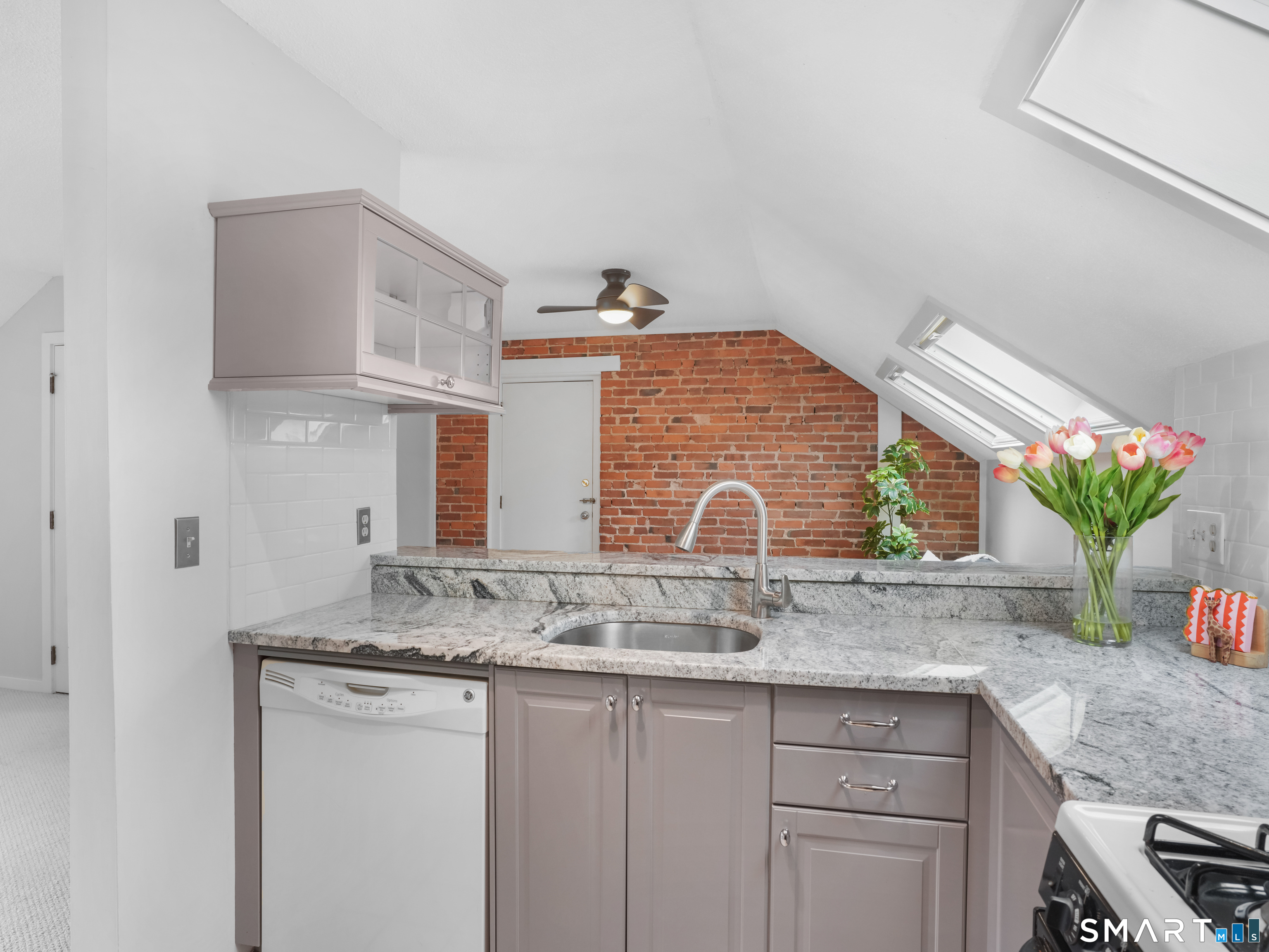 146 Everit E Street Property Photo 8