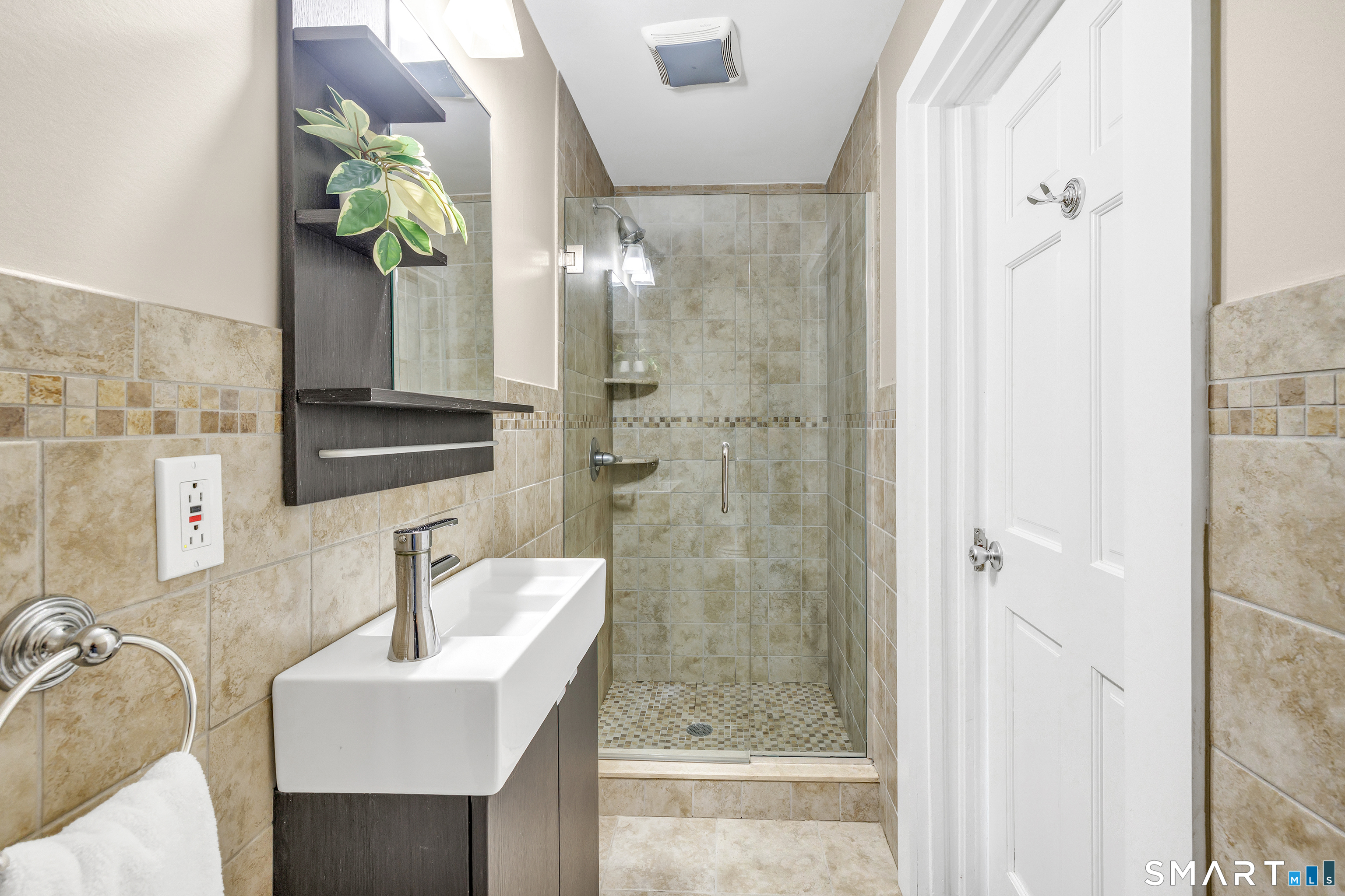 1 Maplewood Avenue Property Photo 10