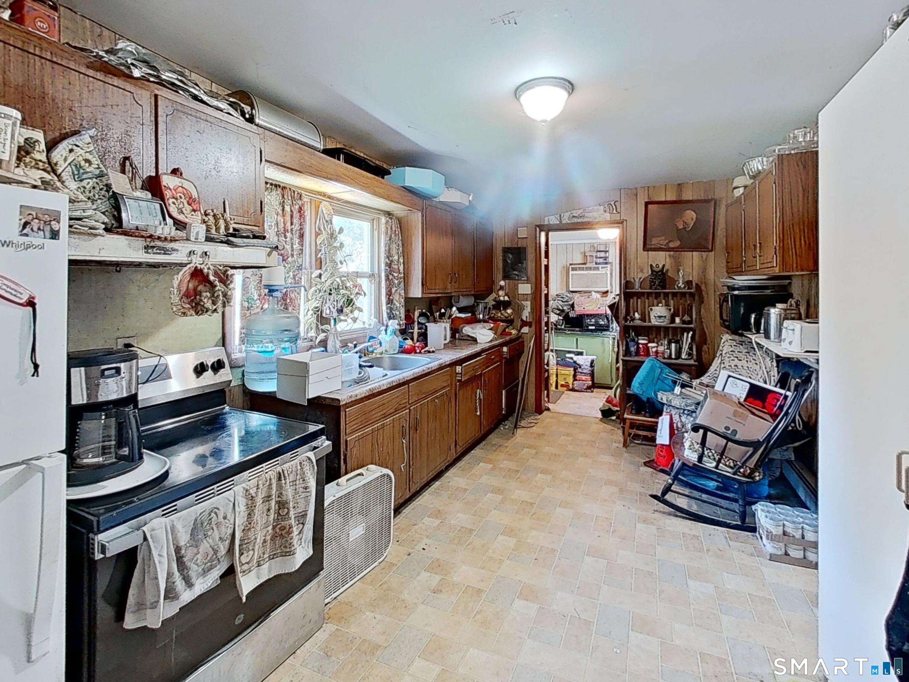 737 Litchfield Turnpike Property Photo 4
