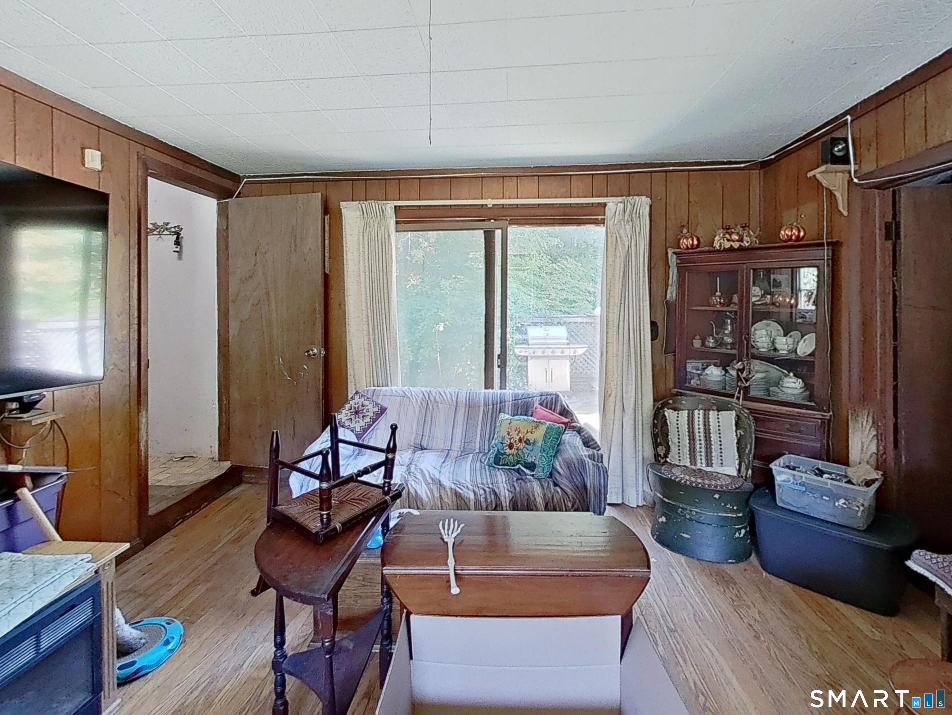 737 Litchfield Turnpike Property Photo 7