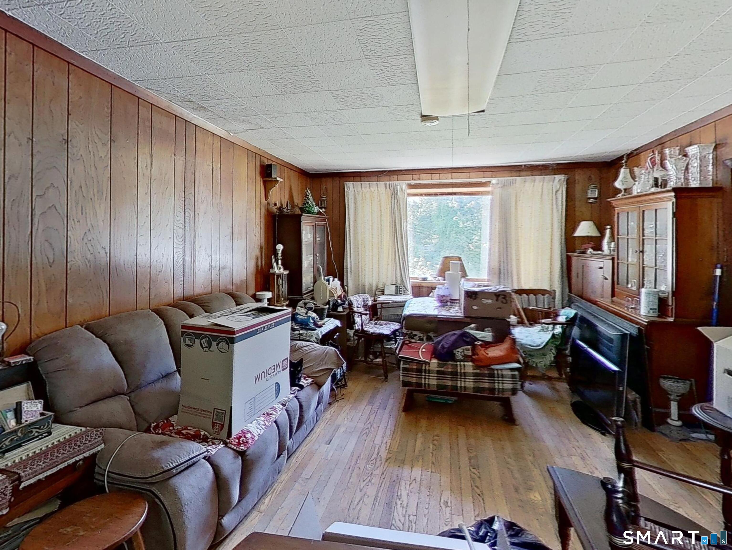 737 Litchfield Turnpike Property Photo 8