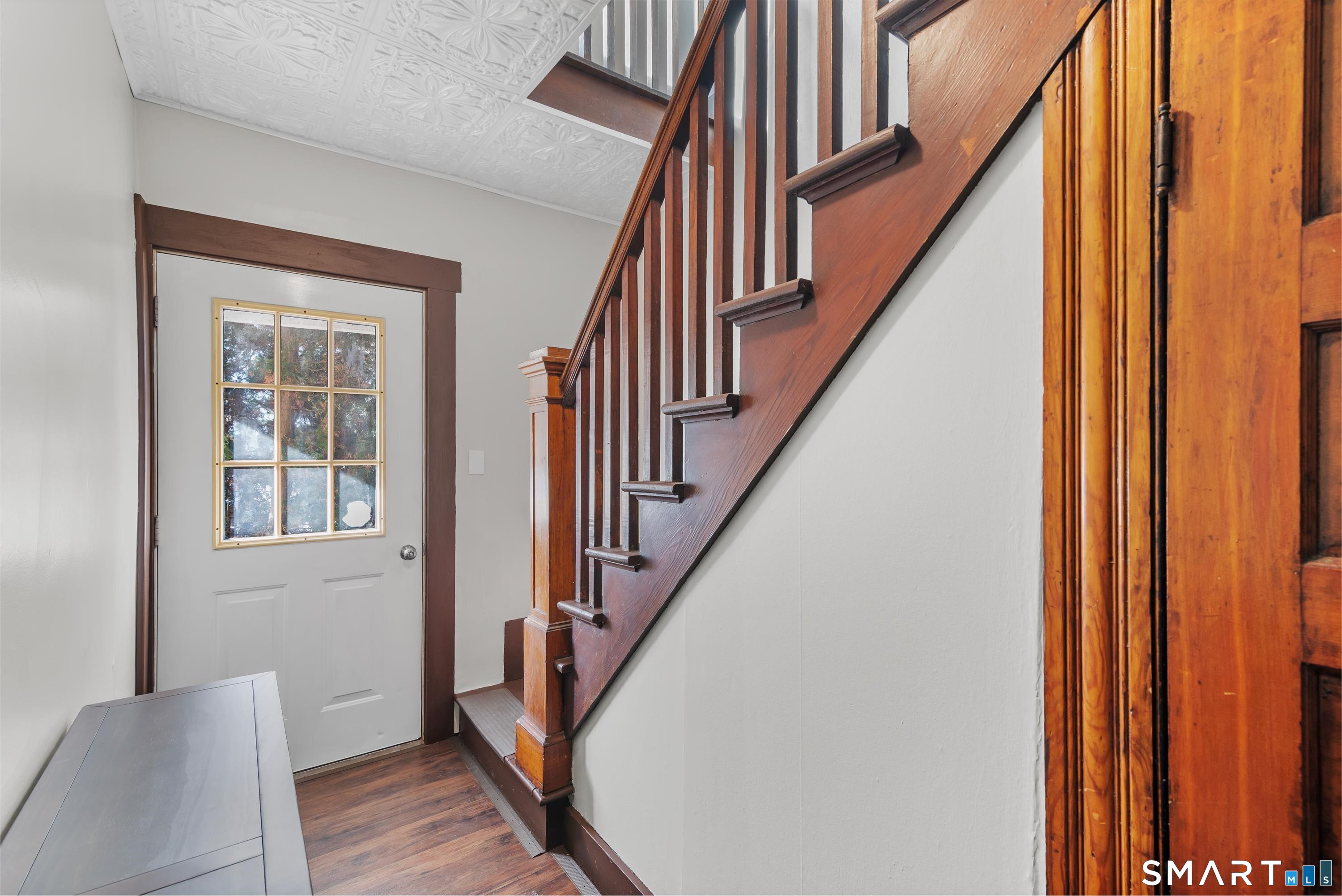 40 West 2 Street Property Photo 4