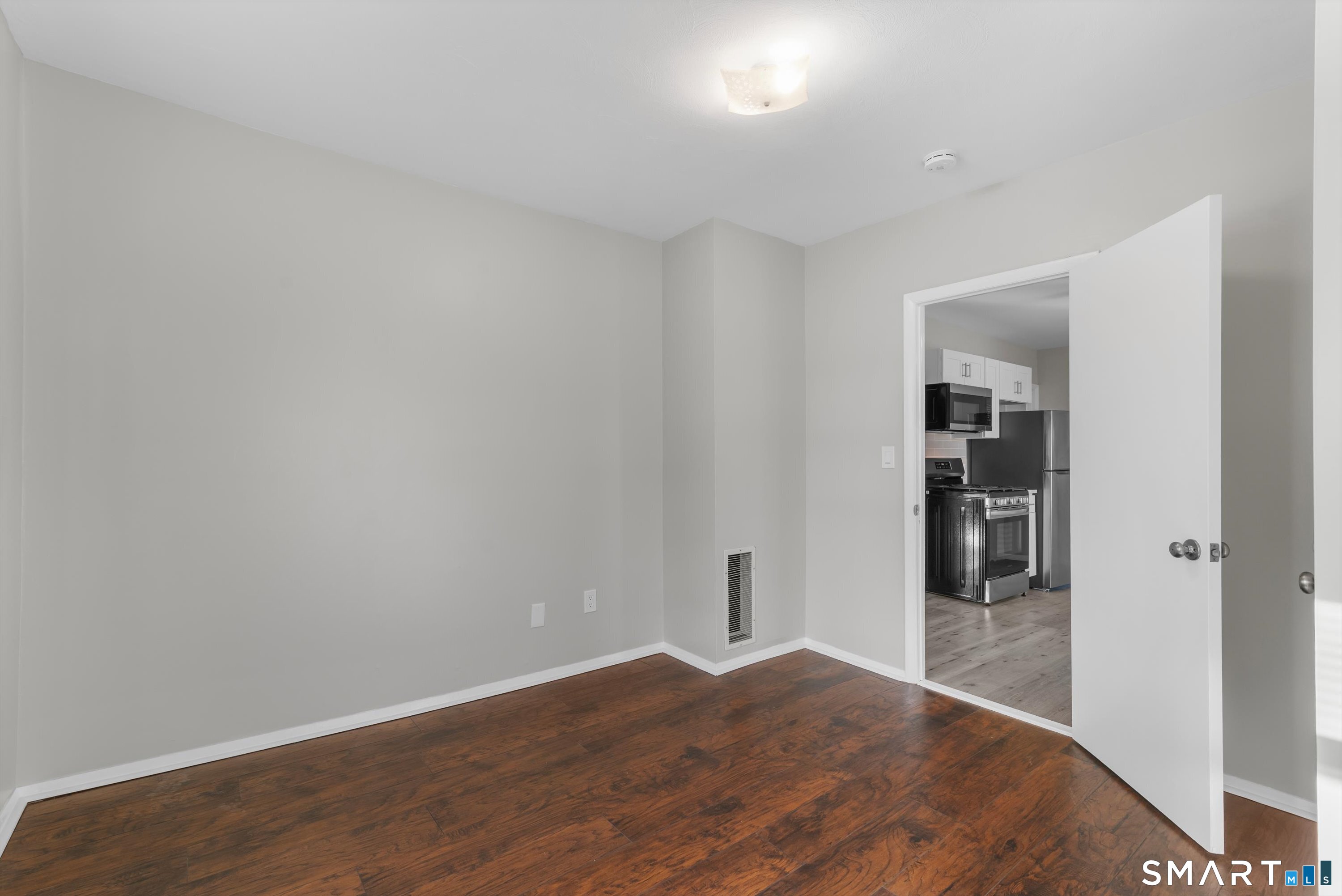 40 West 2 Street Property Photo 16