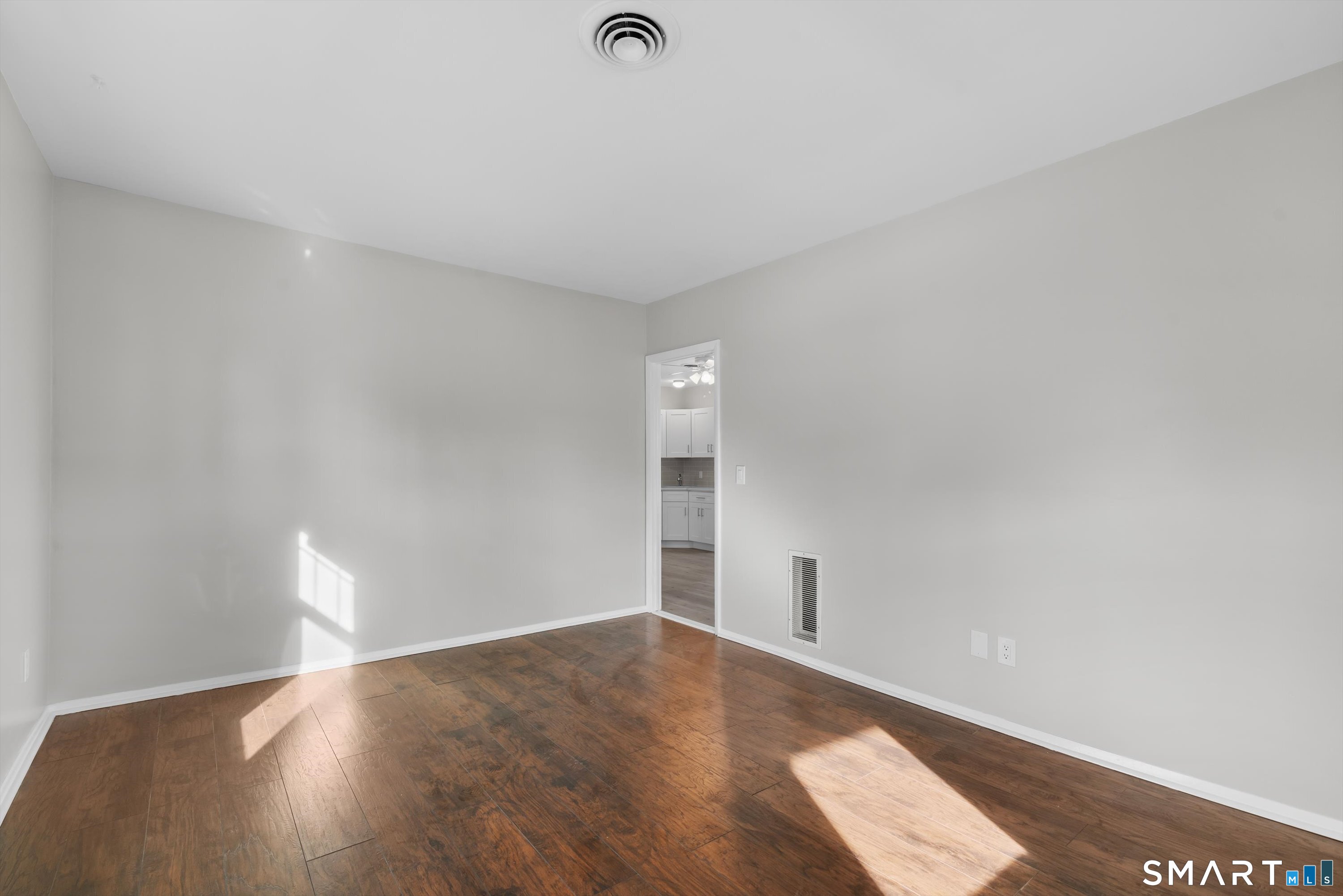 40 West 2 Street Property Photo 19