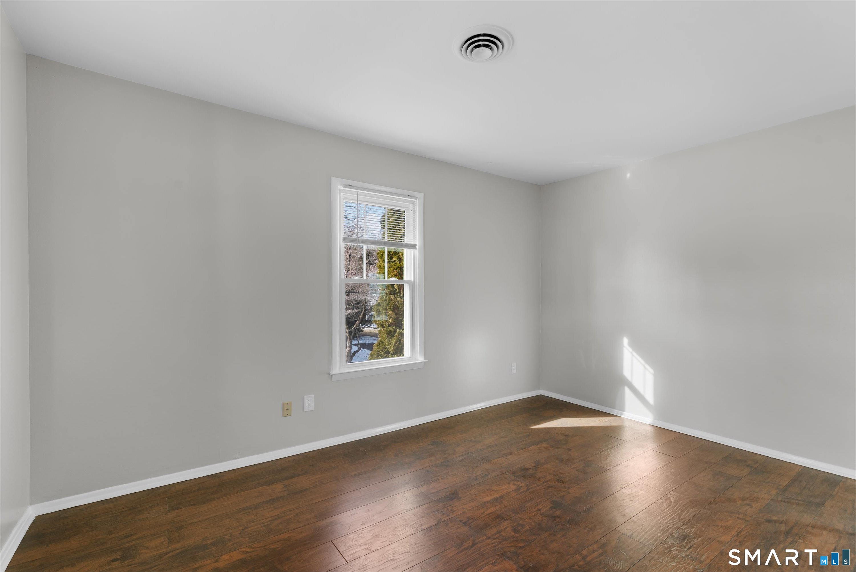 40 West 2 Street Property Photo 20