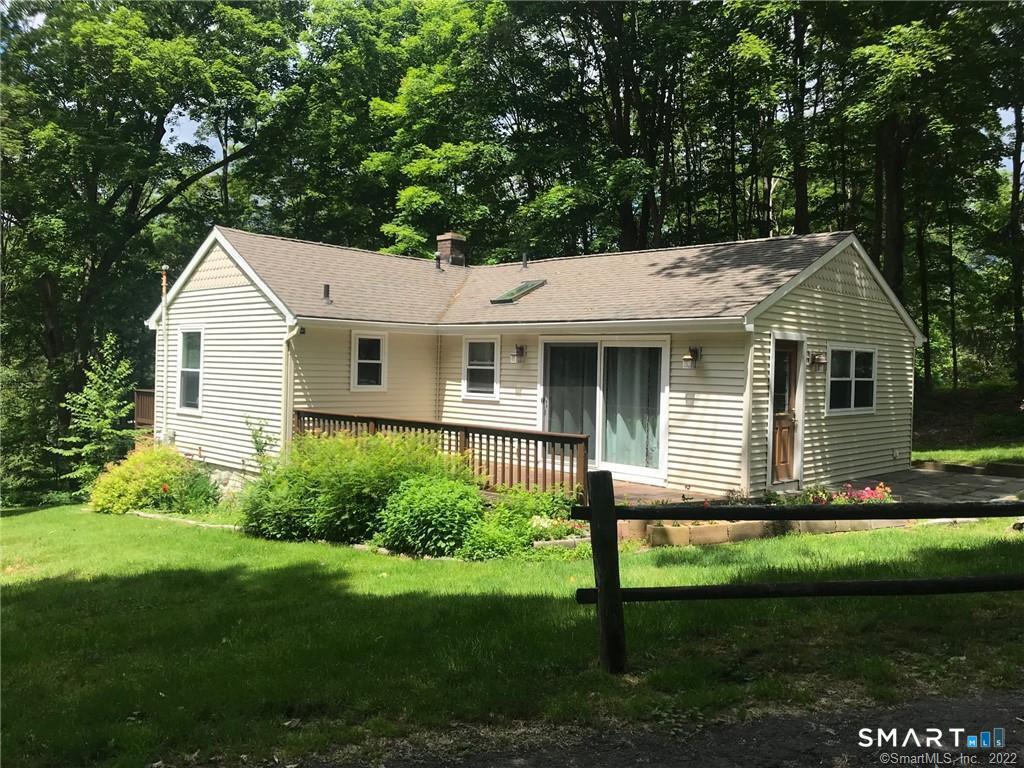 864 Litchfield Turnpike Property Photo 1