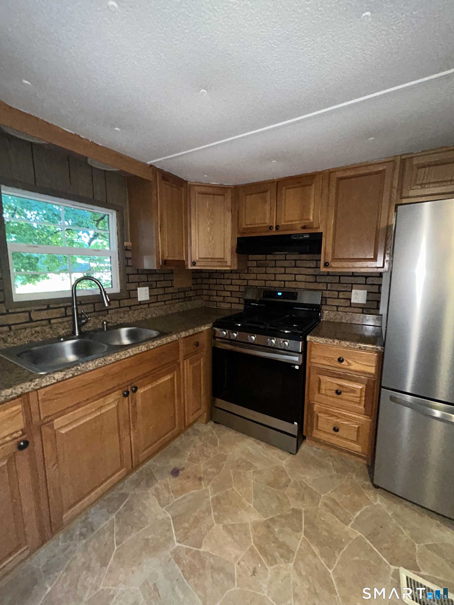 12 R And R Park Property Photo 6