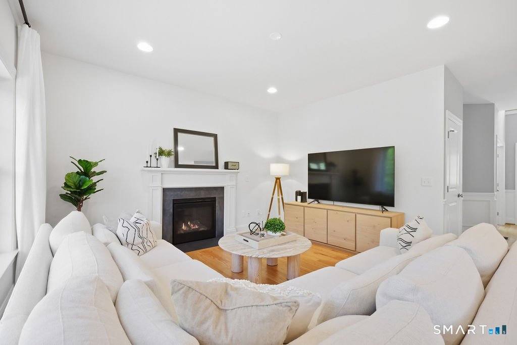 21 Wolf Hill Road Property Photo 10