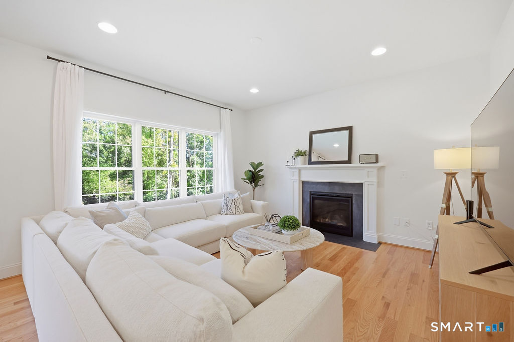 21 Wolf Hill Road Property Photo 11