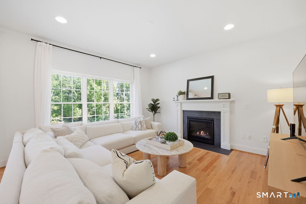 21 Wolf Hill Road Property Photo 12