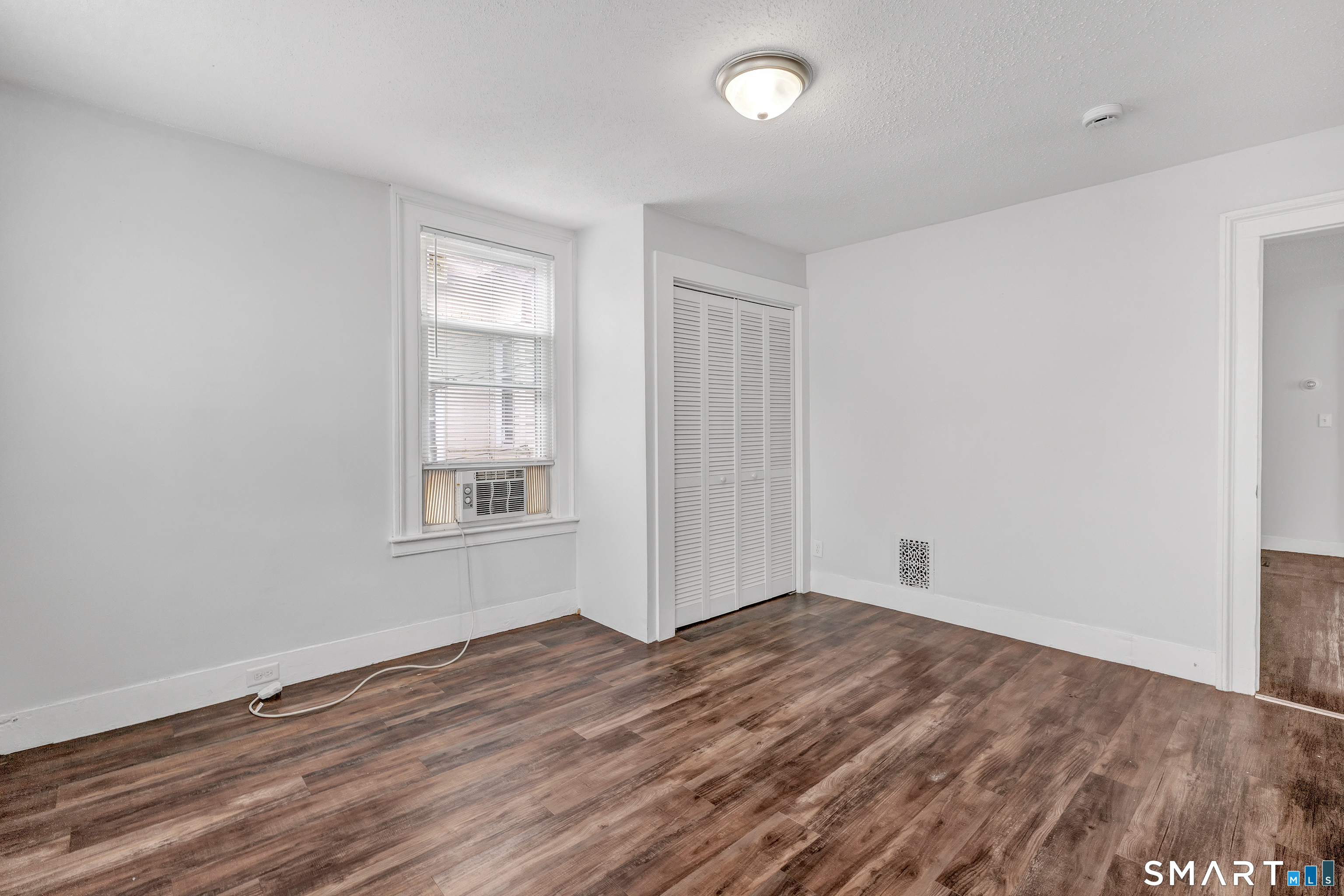 52 Beers 2nd Floor Street Property Photo 15