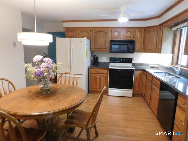 12 Rozum Circle Property Photo 11