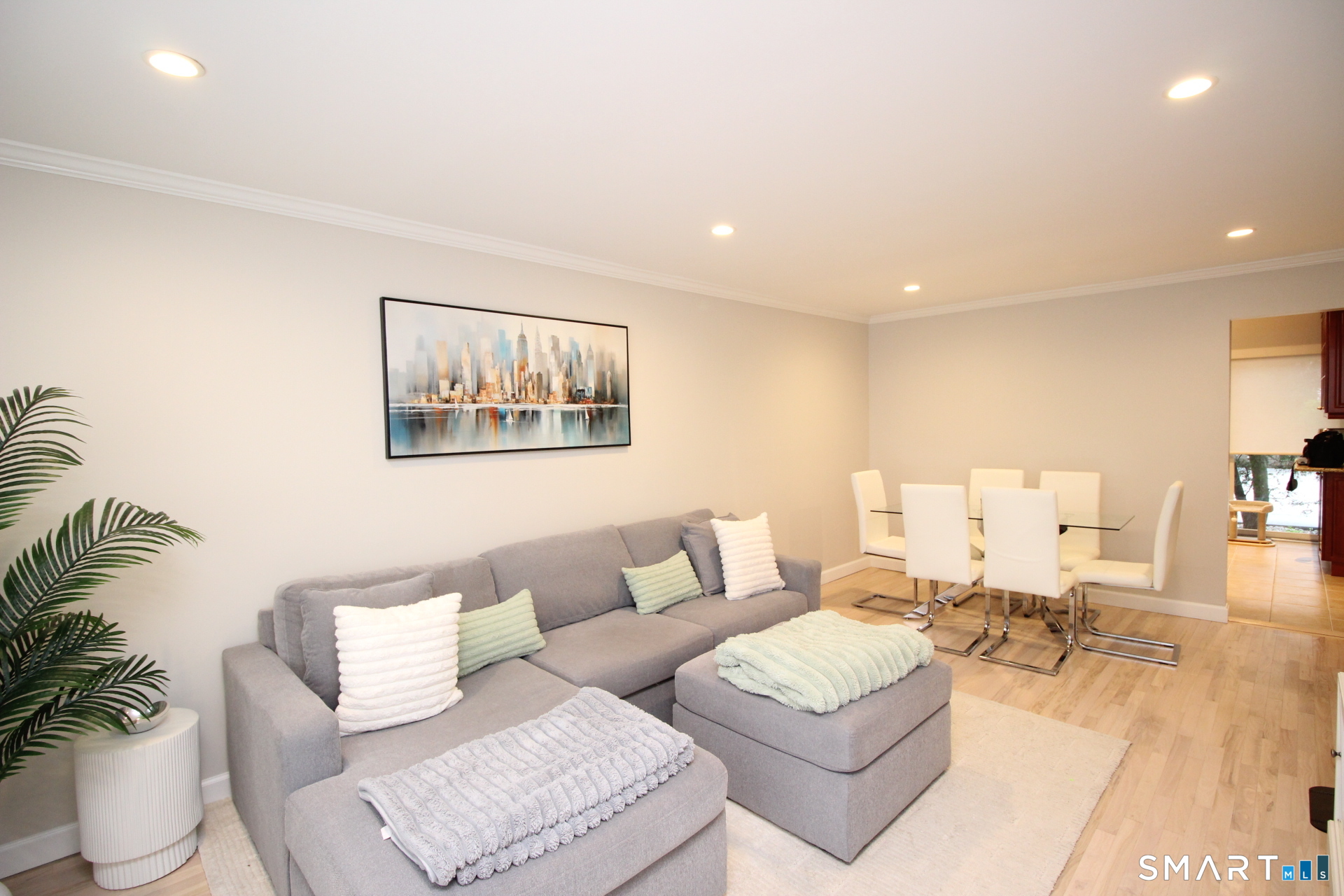 30 Maple Tree I Avenue Property Photo 2
