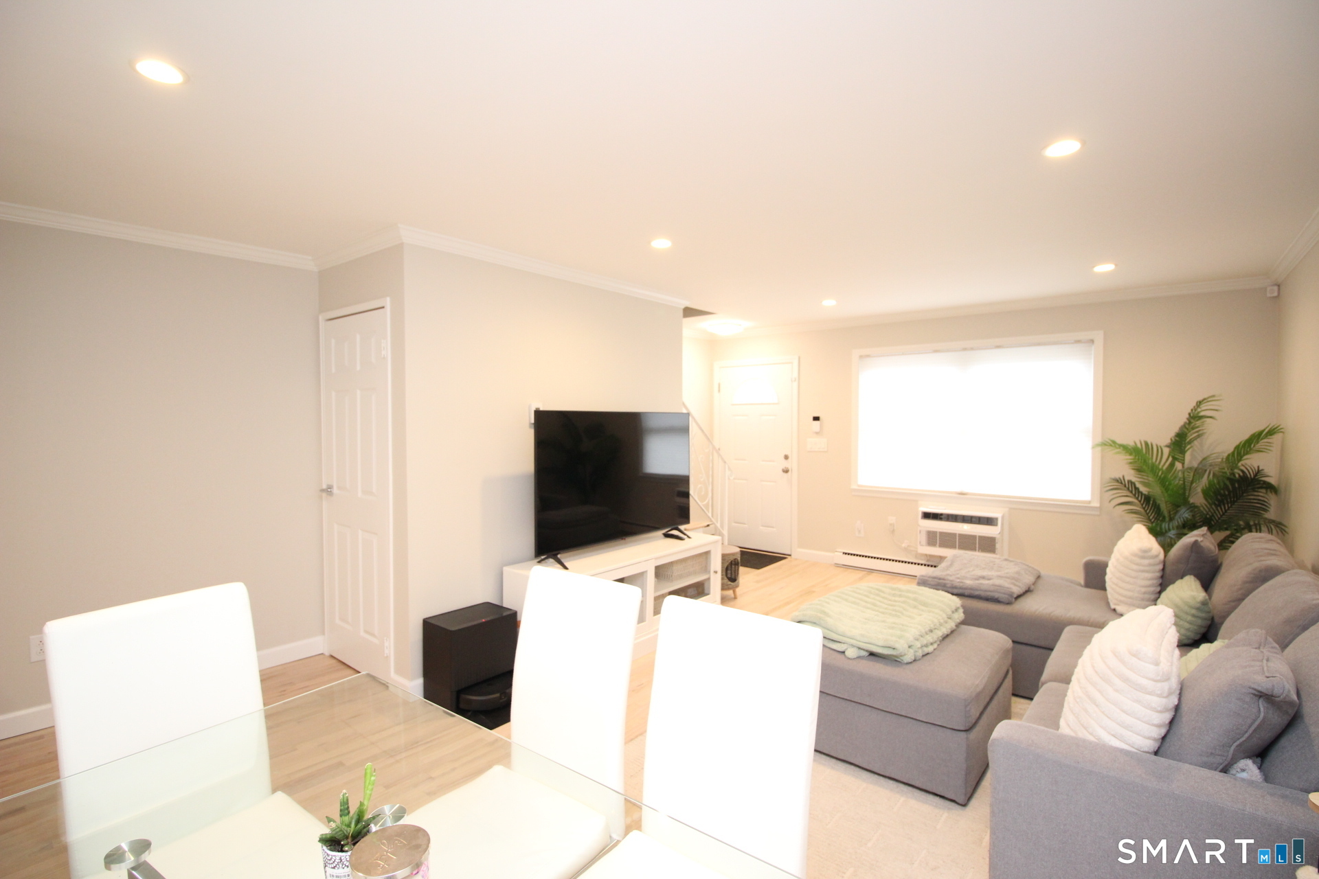 30 Maple Tree I Avenue Property Photo 3