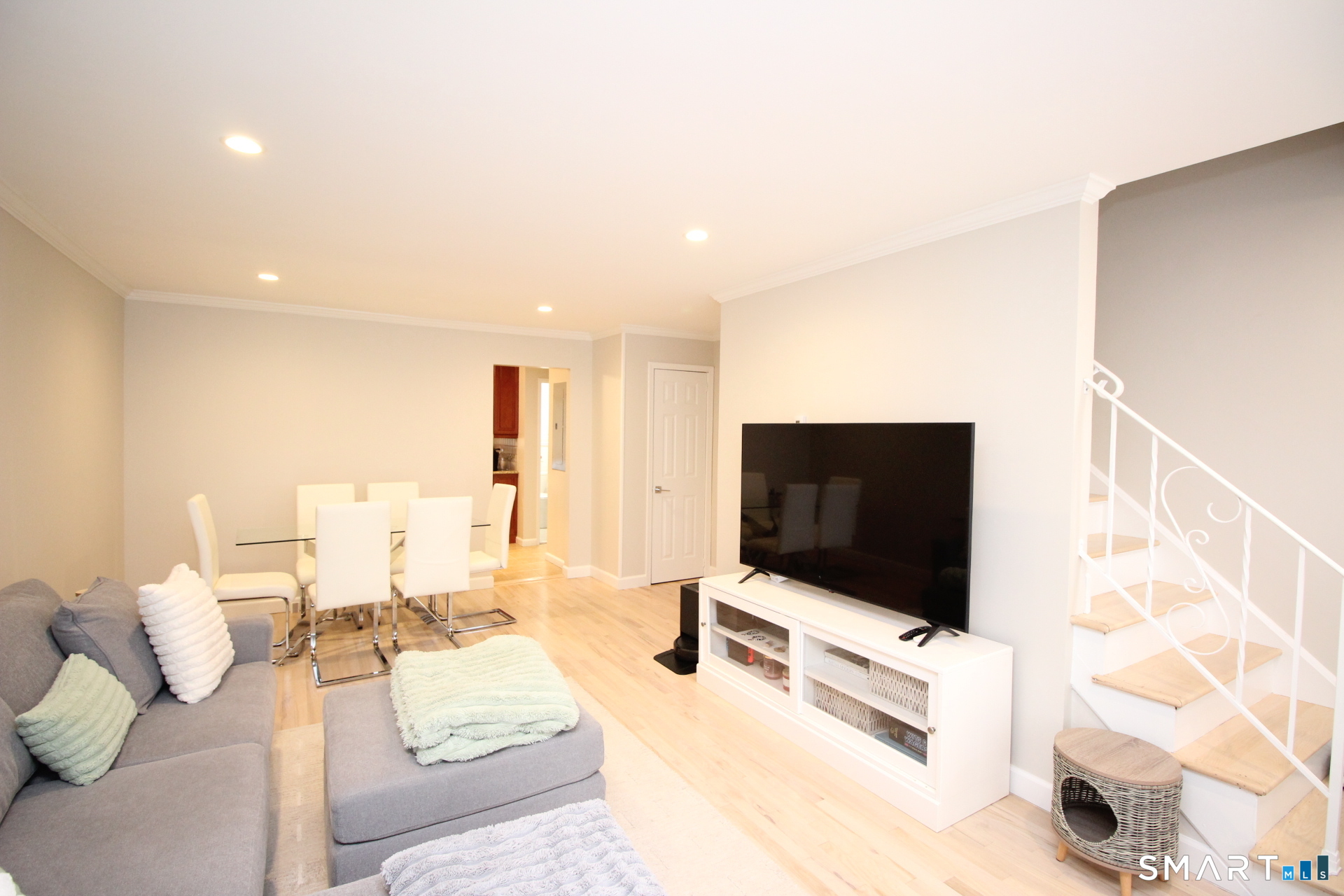 30 Maple Tree I Avenue Property Photo 4
