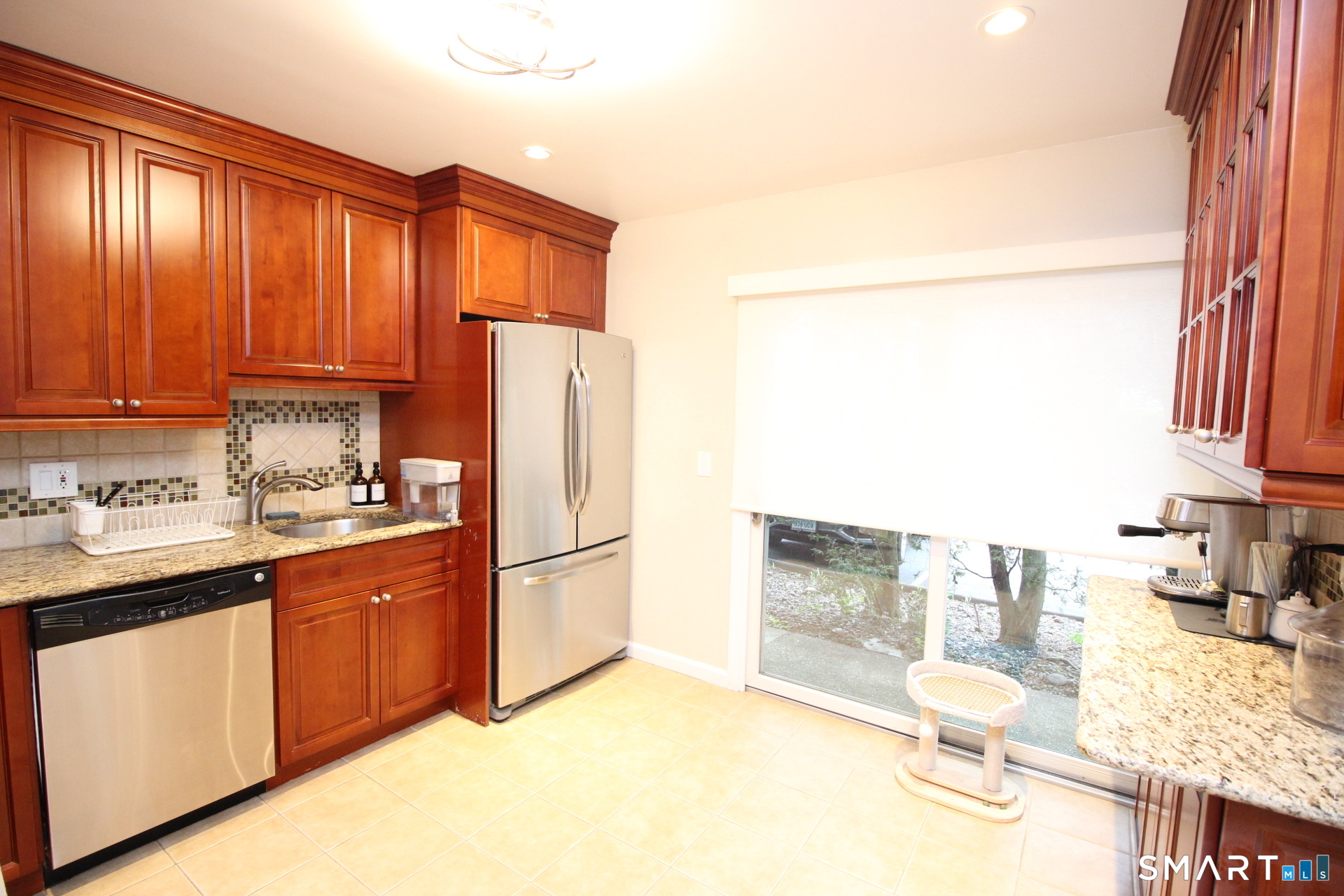 30 Maple Tree I Avenue Property Photo 6