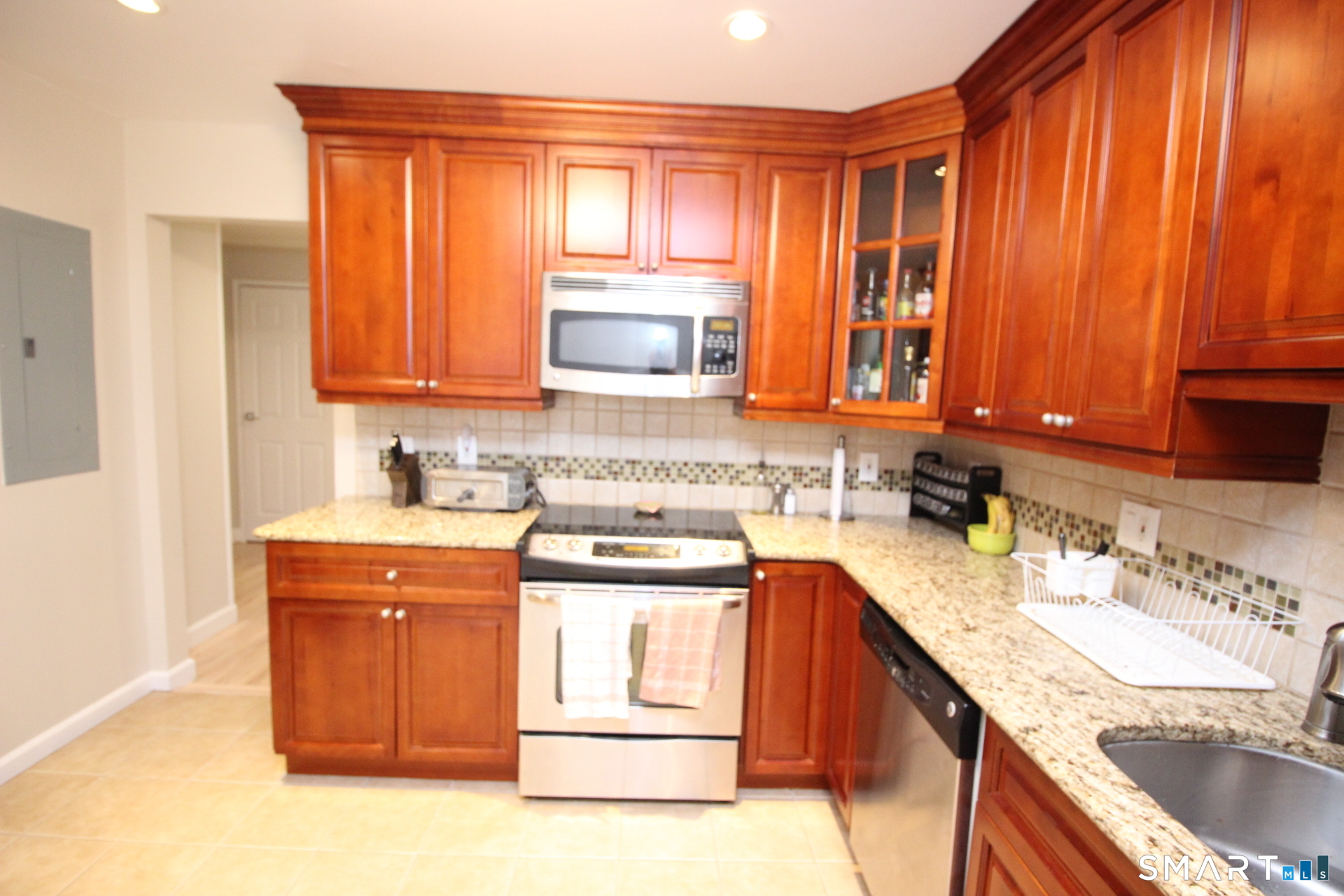 30 Maple Tree I Avenue Property Photo 8