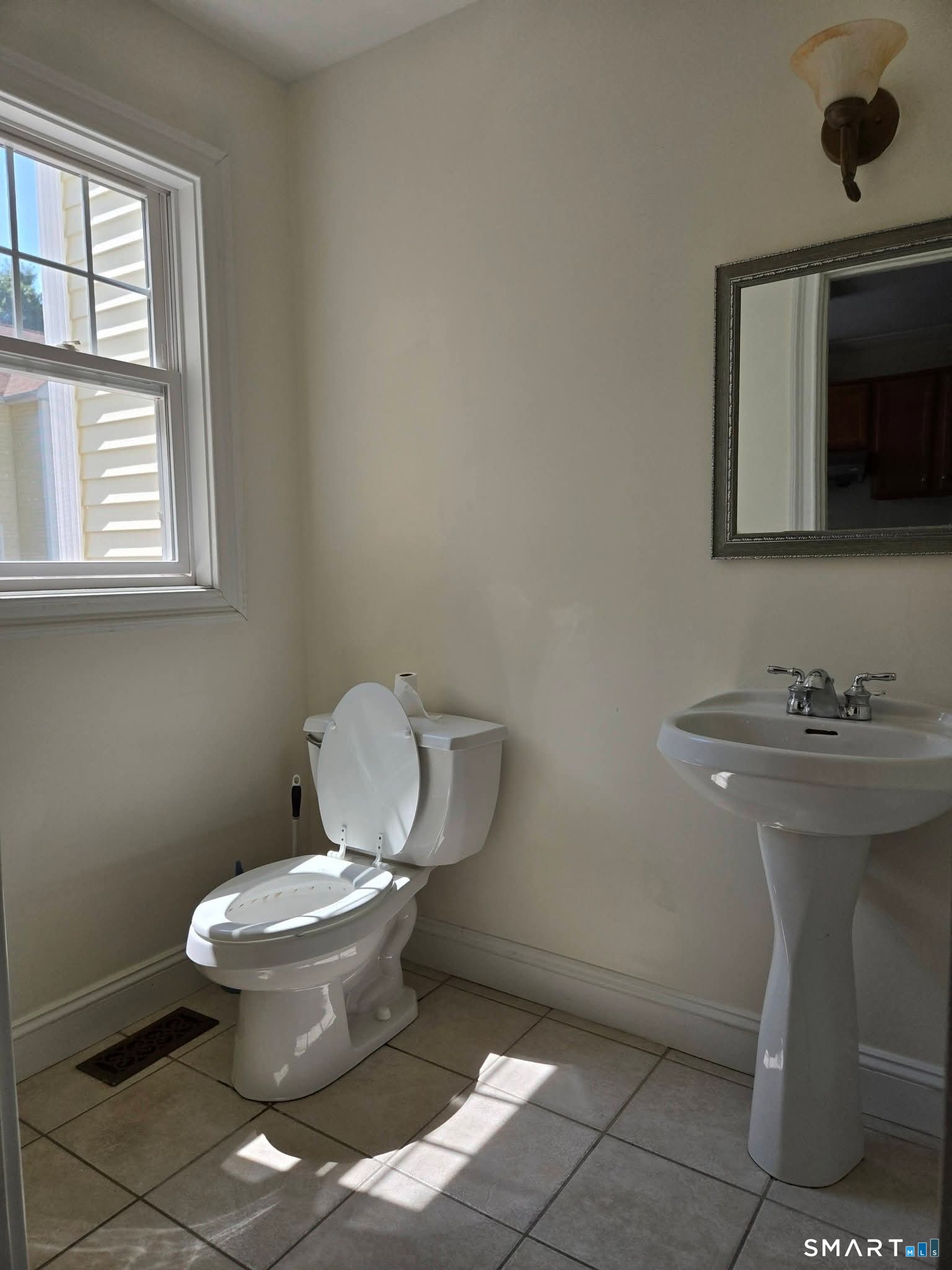 527 Thames West 61 Street Property Photo 10