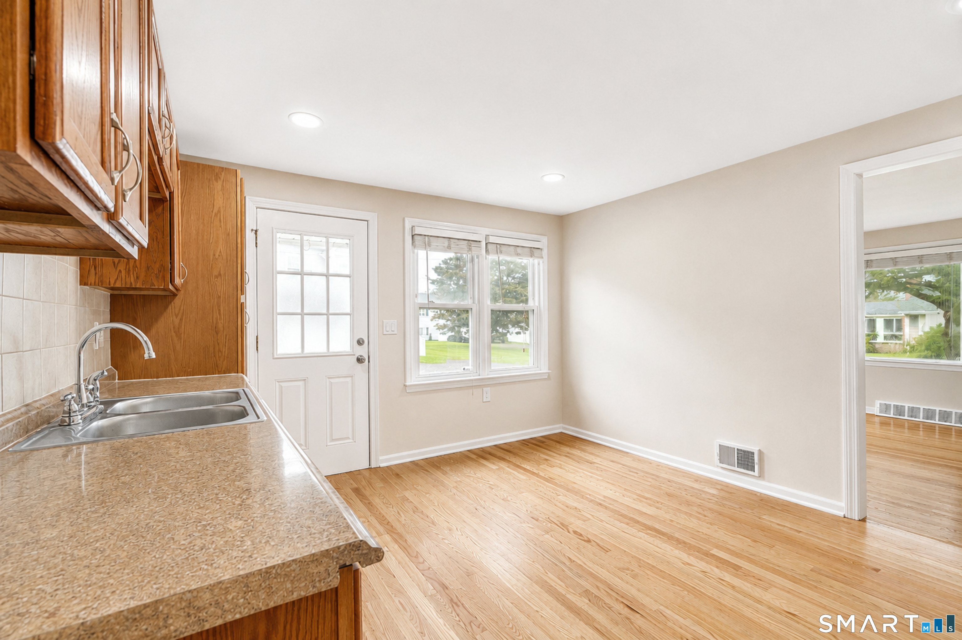216 Country Road Property Photo 8