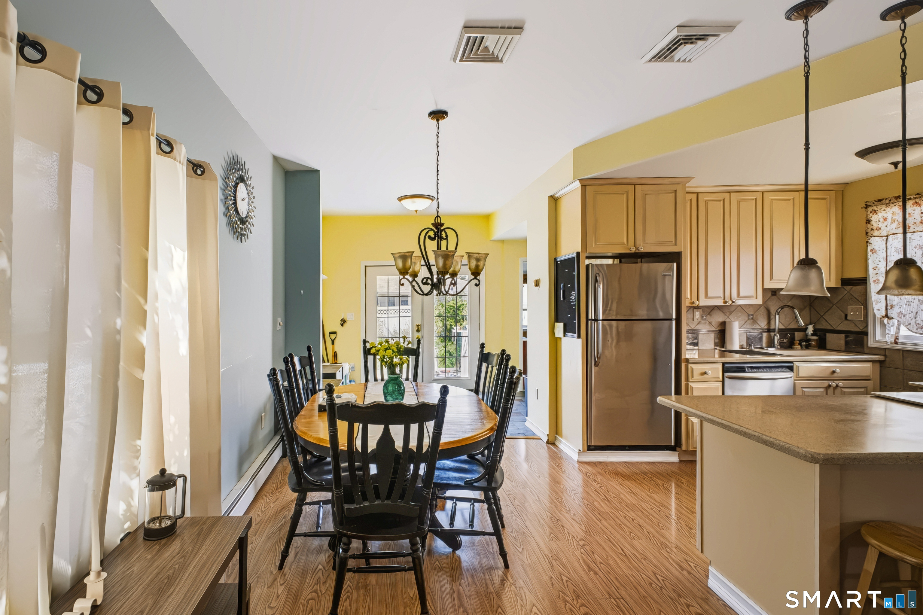1058 East Broadway Avenue Property Photo 11