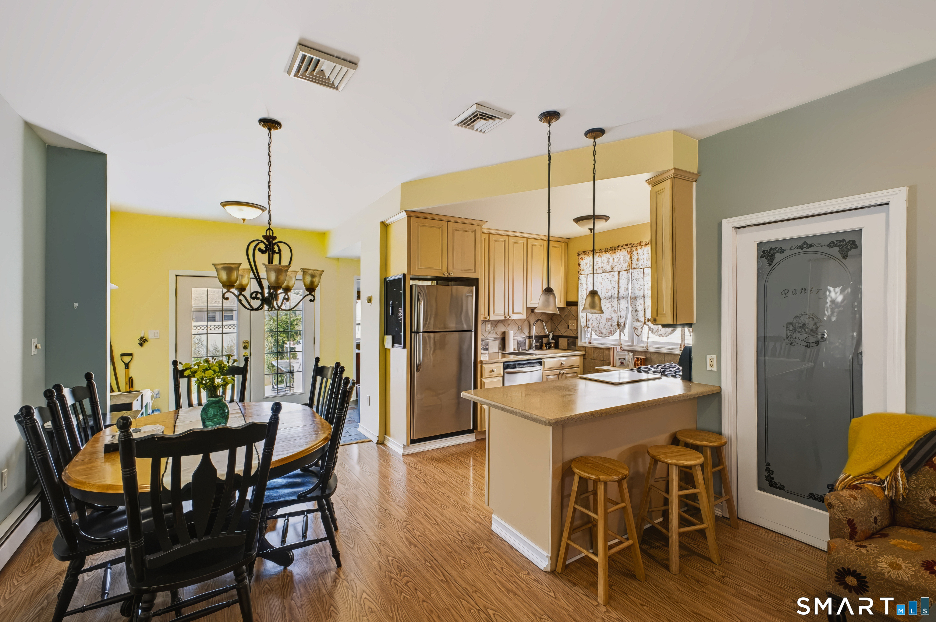 1058 East Broadway Avenue Property Photo 12